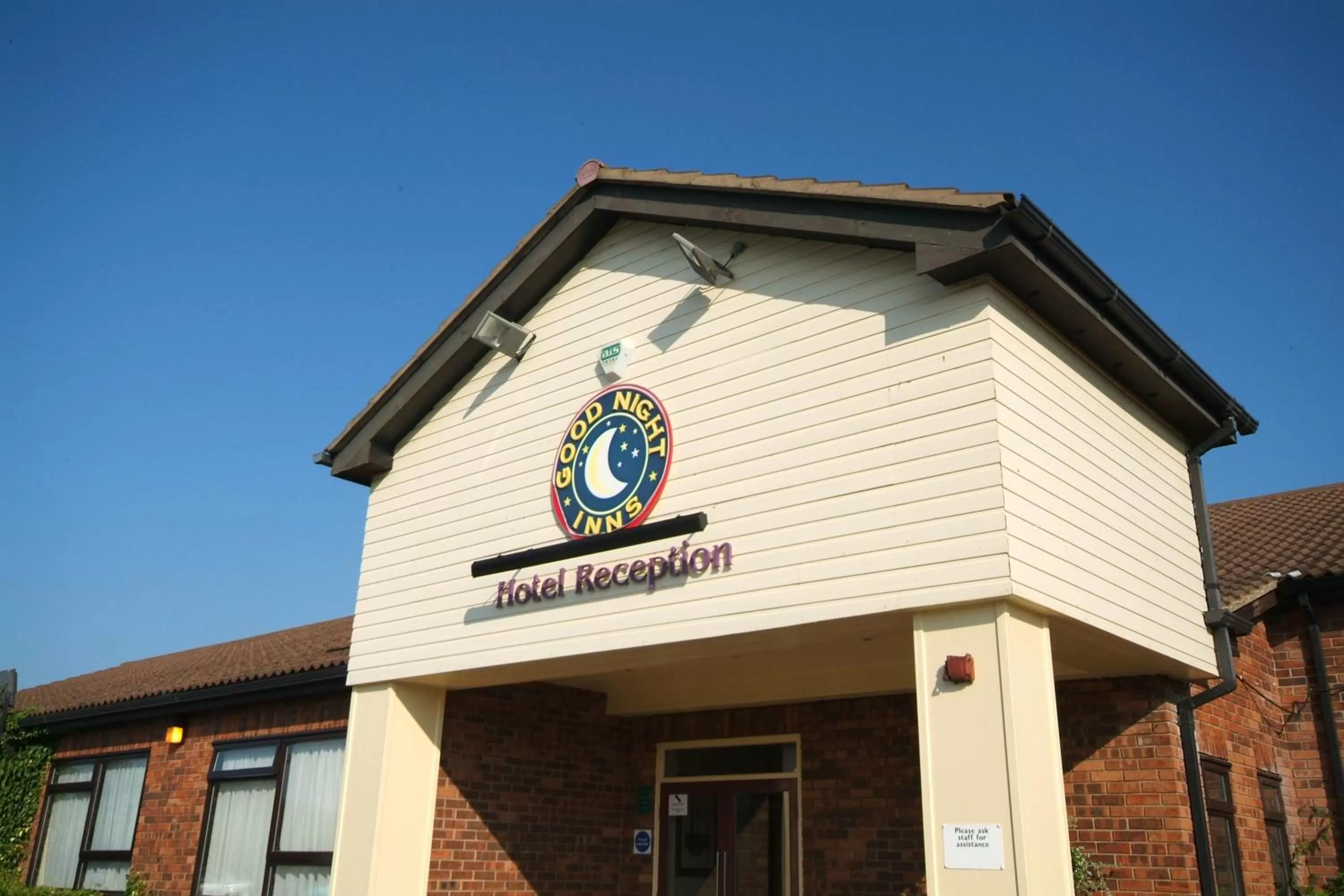 Facade/entrance in Kingstown Hotel by Greene King Inns