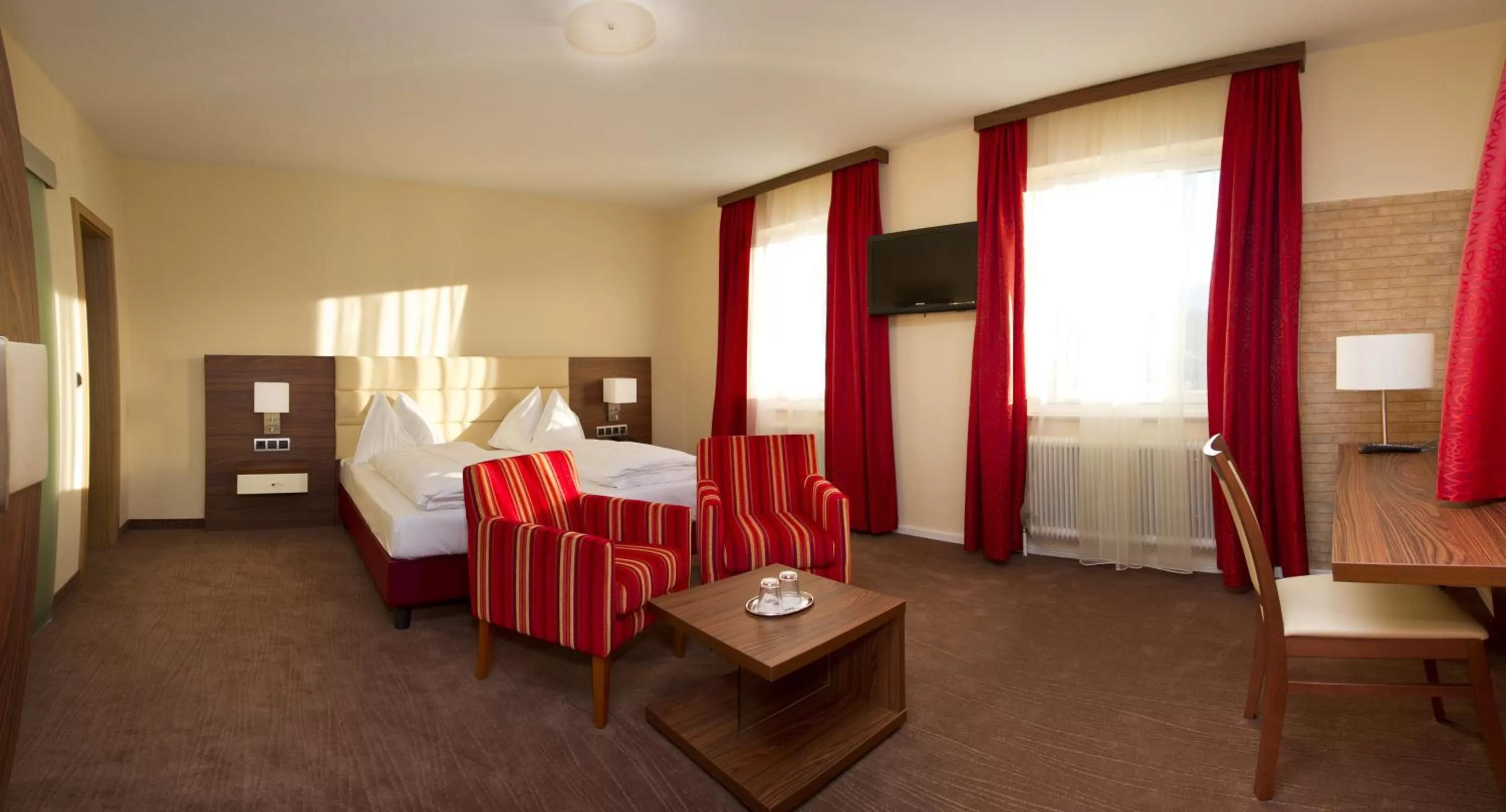 Bedroom, Bed in SCHÖNIS-Landhotel