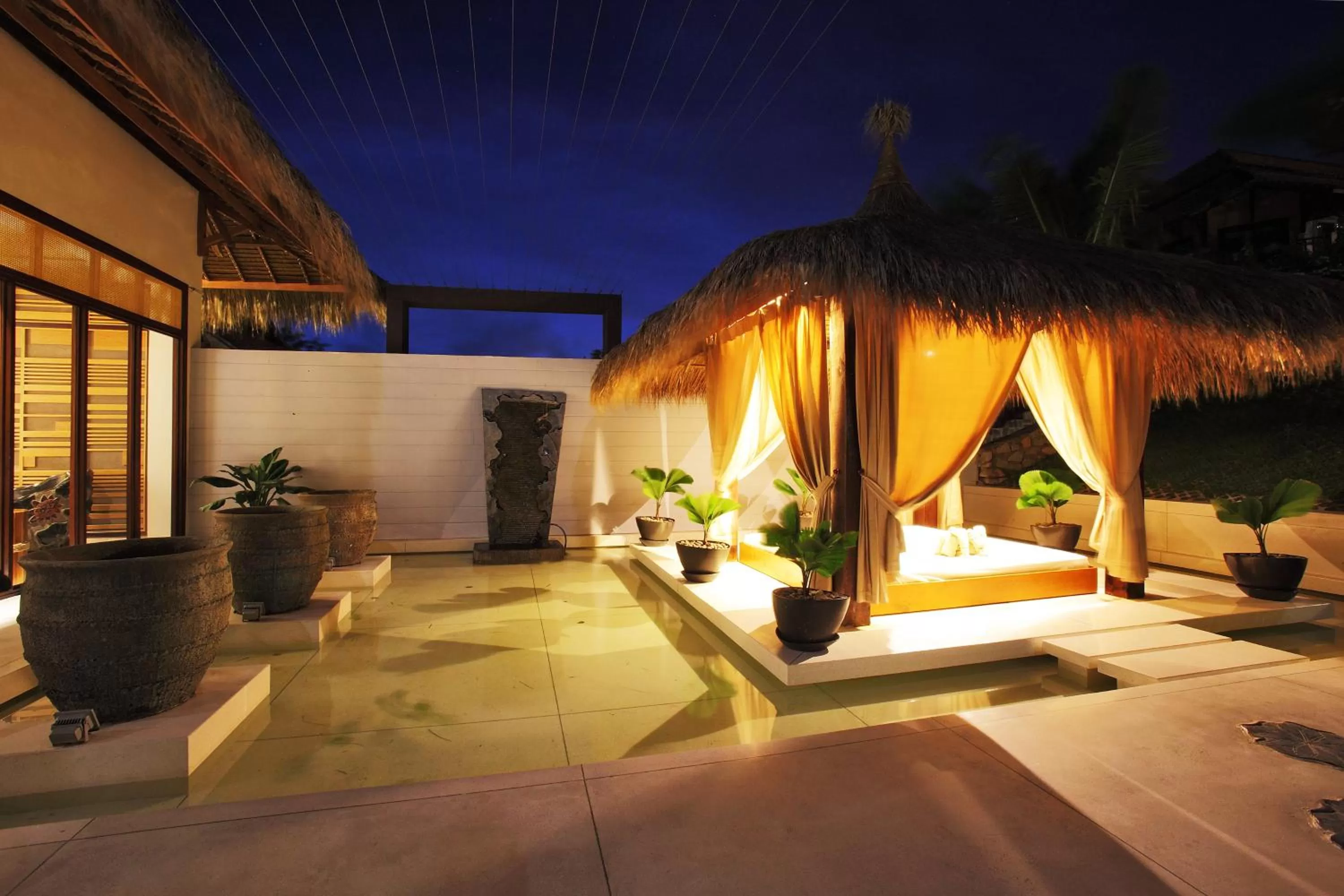 Lounge or bar in The Cliff Resort & Residences