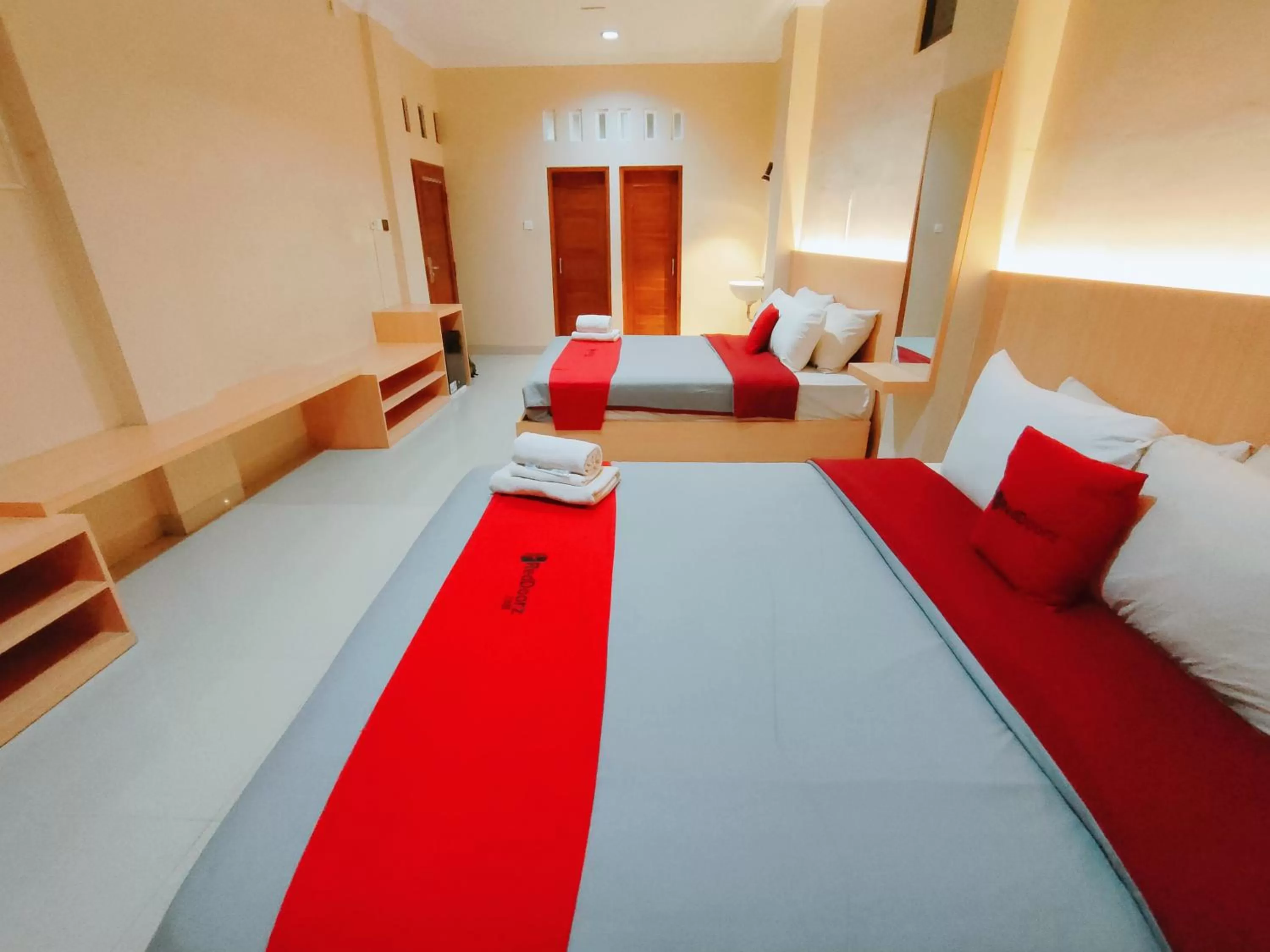 Bedroom, Bed in RedDoorz near Jogja National Museum