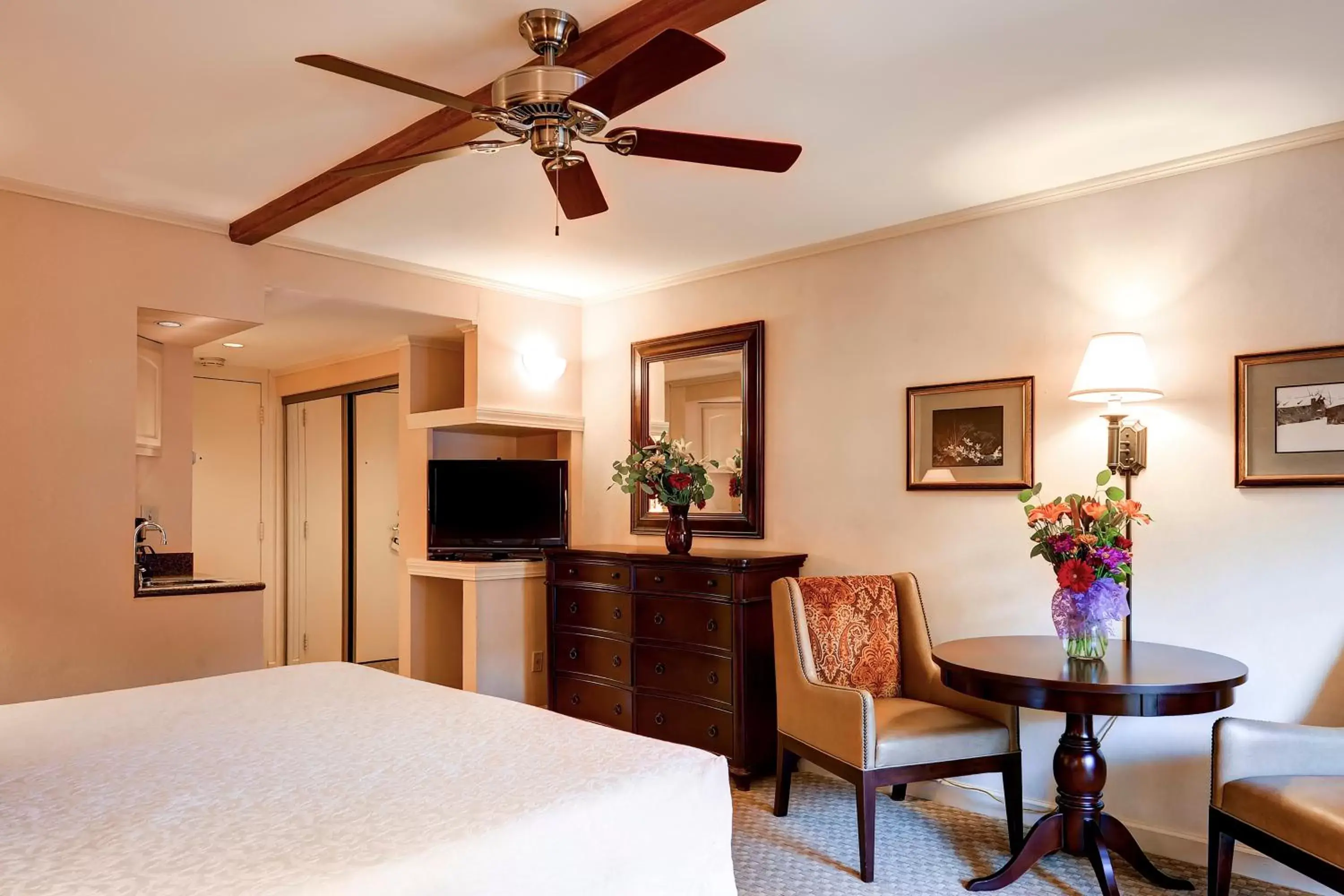 King Room in Sitzmark Vail King Room in Sitzmark Vail