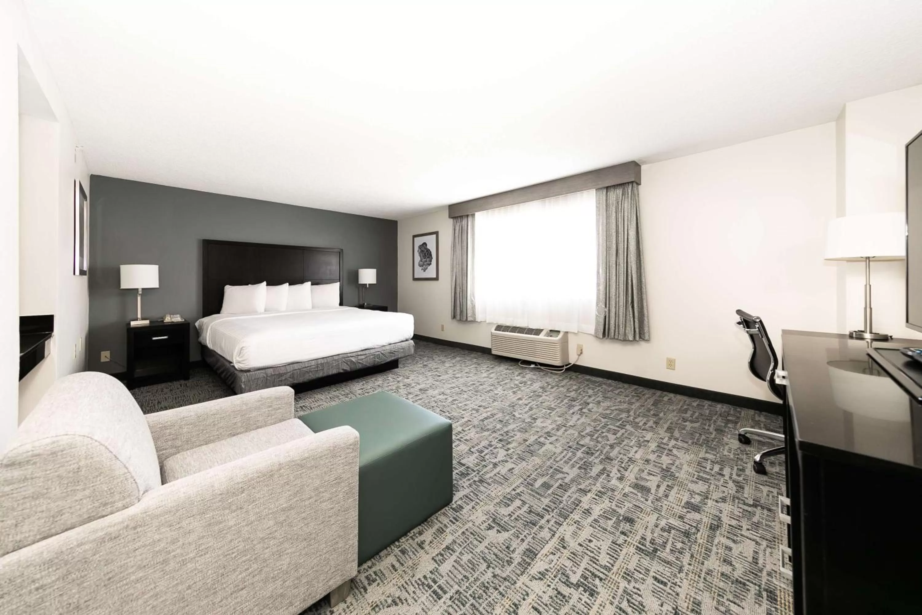 Bedroom, Bed in Best Western Inn & Suites San Diego Zoo -SeaWorld Area