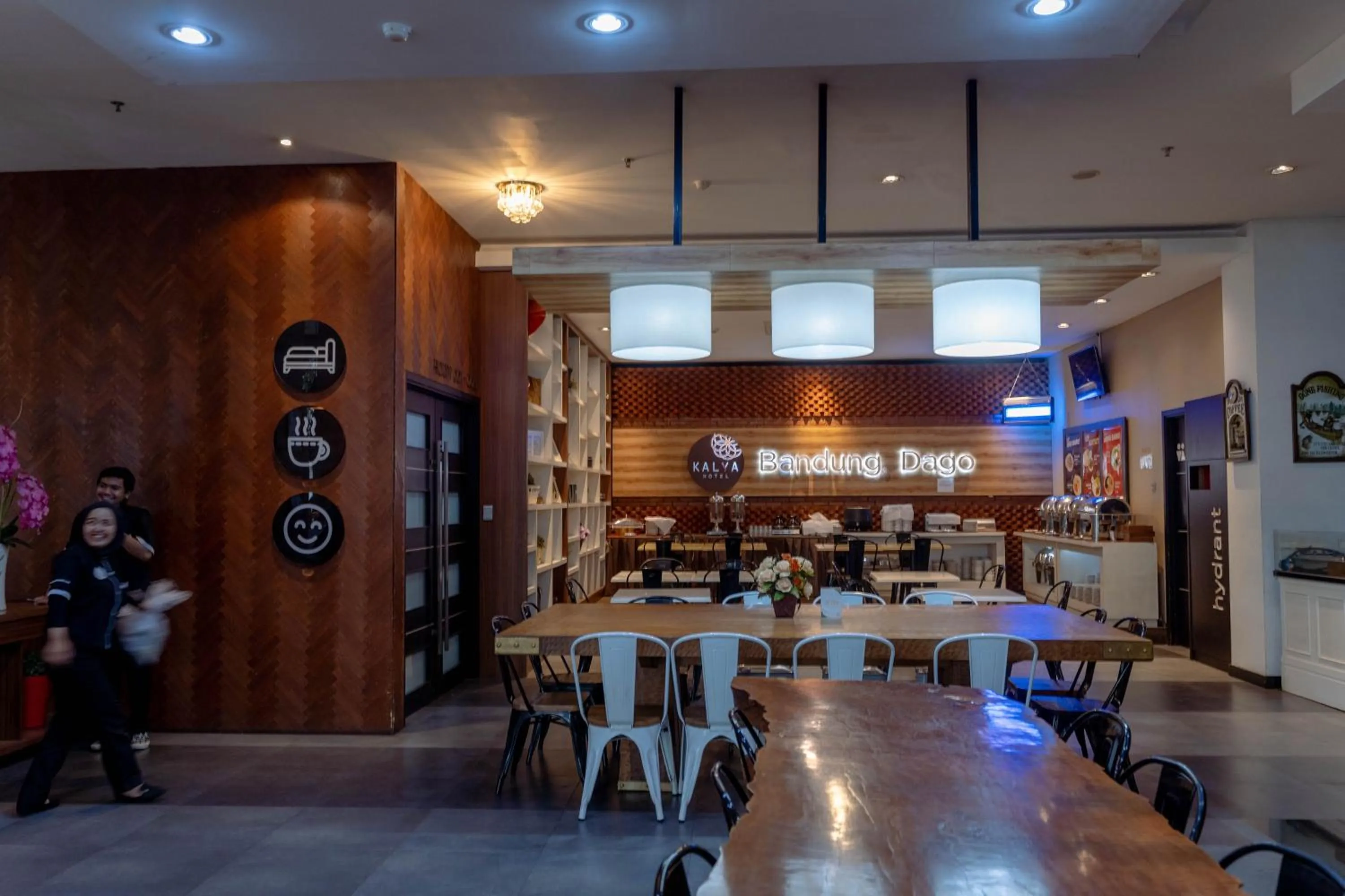 Restaurant/places to eat in Kalya Hotel Bandung Dago