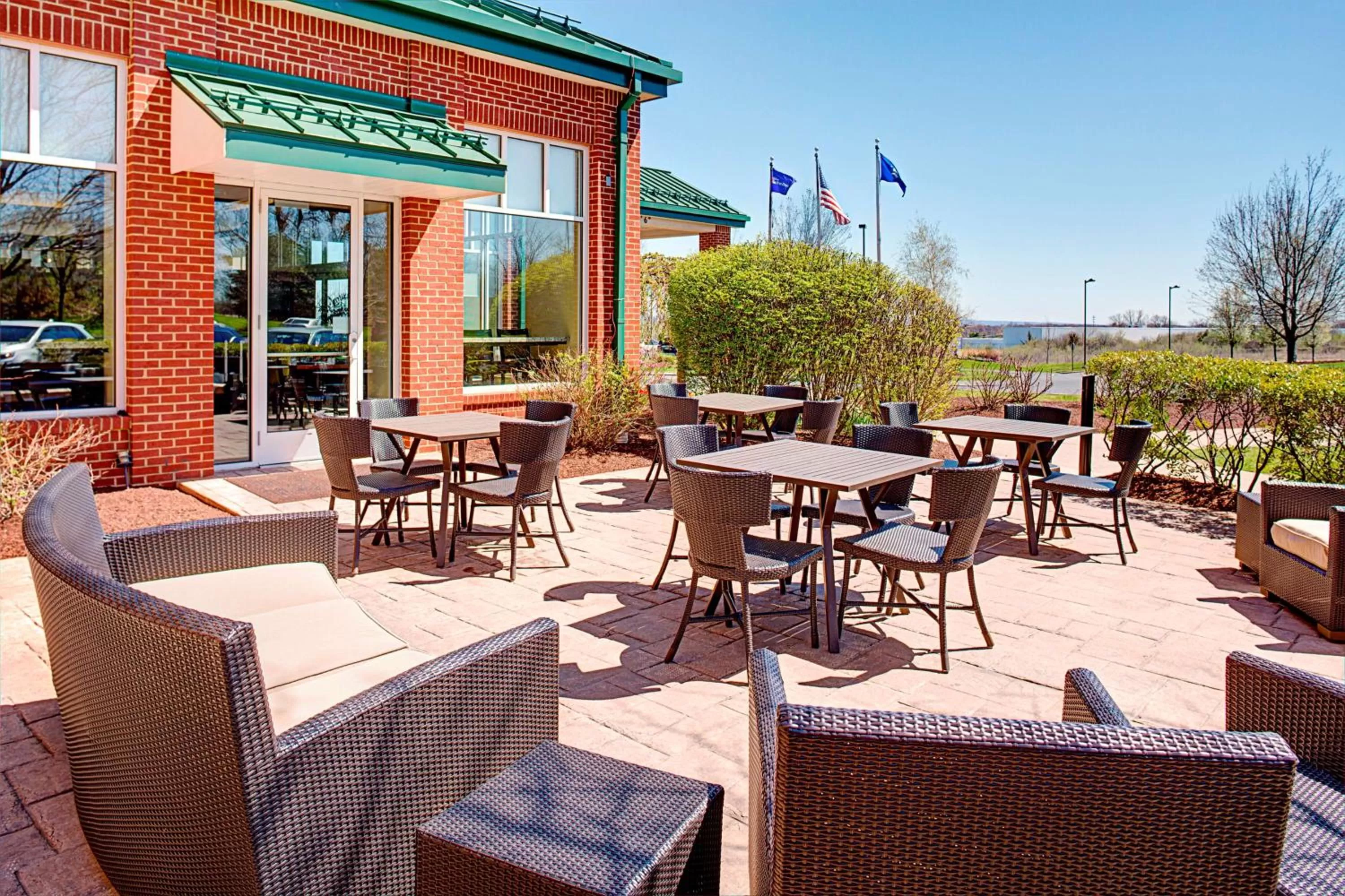 Patio in Hilton Garden Inn Hartford North-Bradley International Airport
