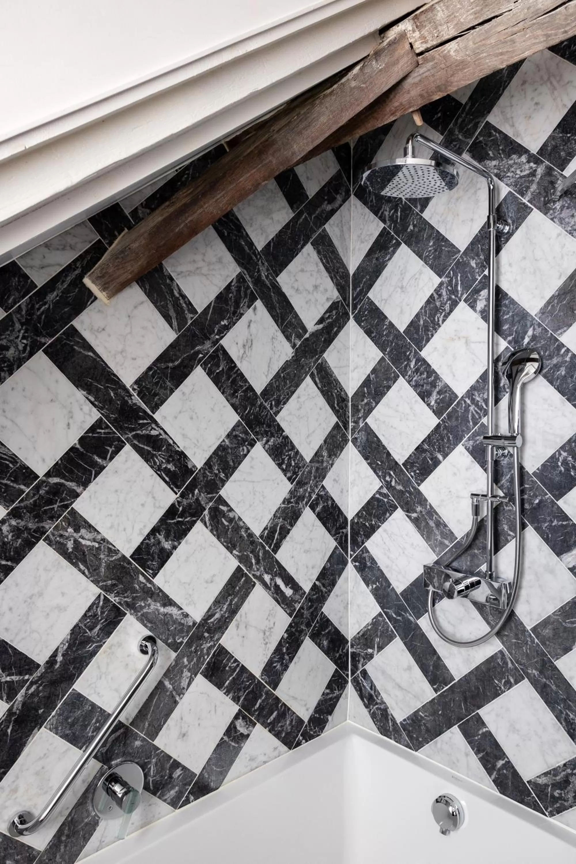 Bathroom in Hotel Le Place d'Armes - Relais & Châteaux