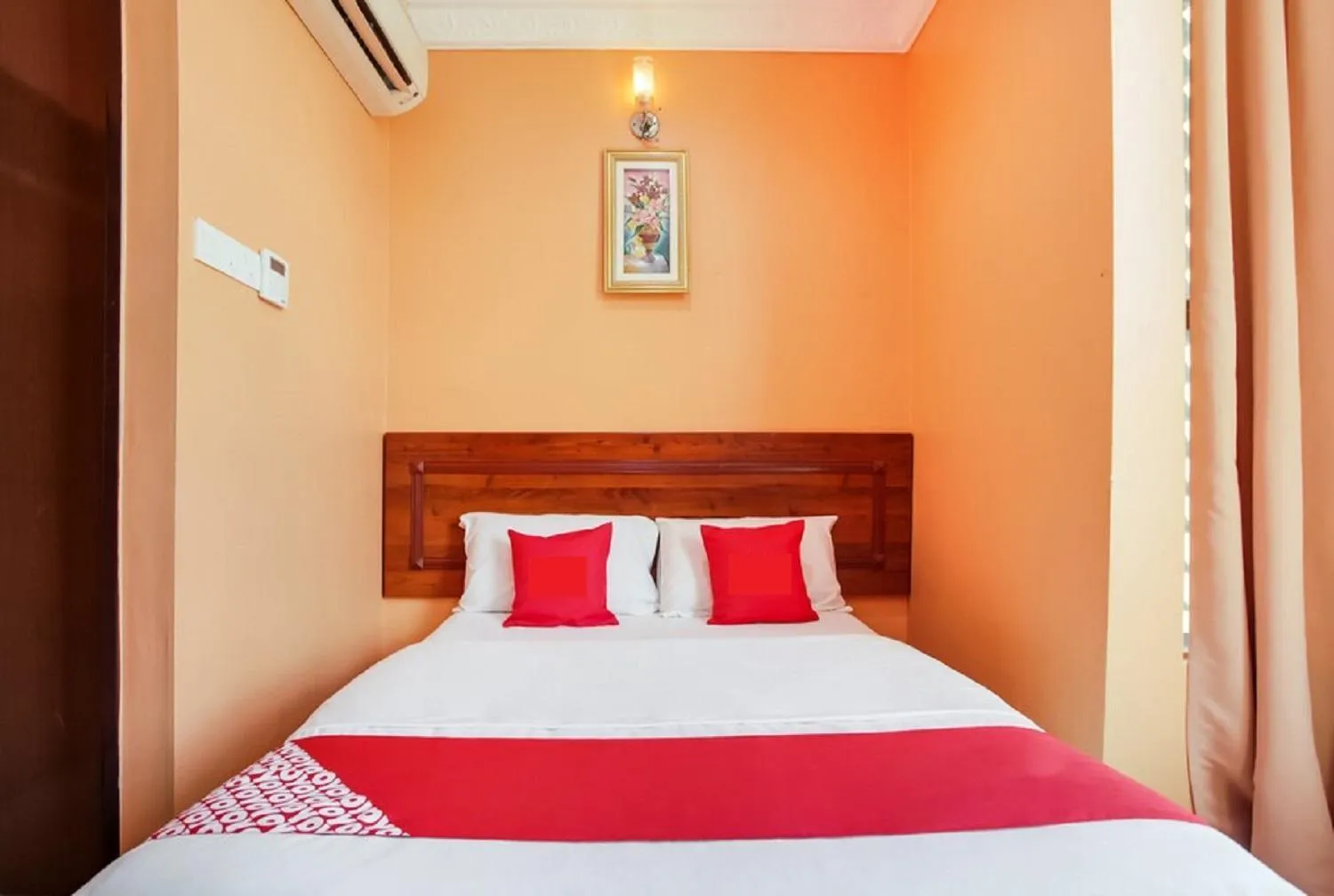 Bedroom, Bed in My Town Hotel