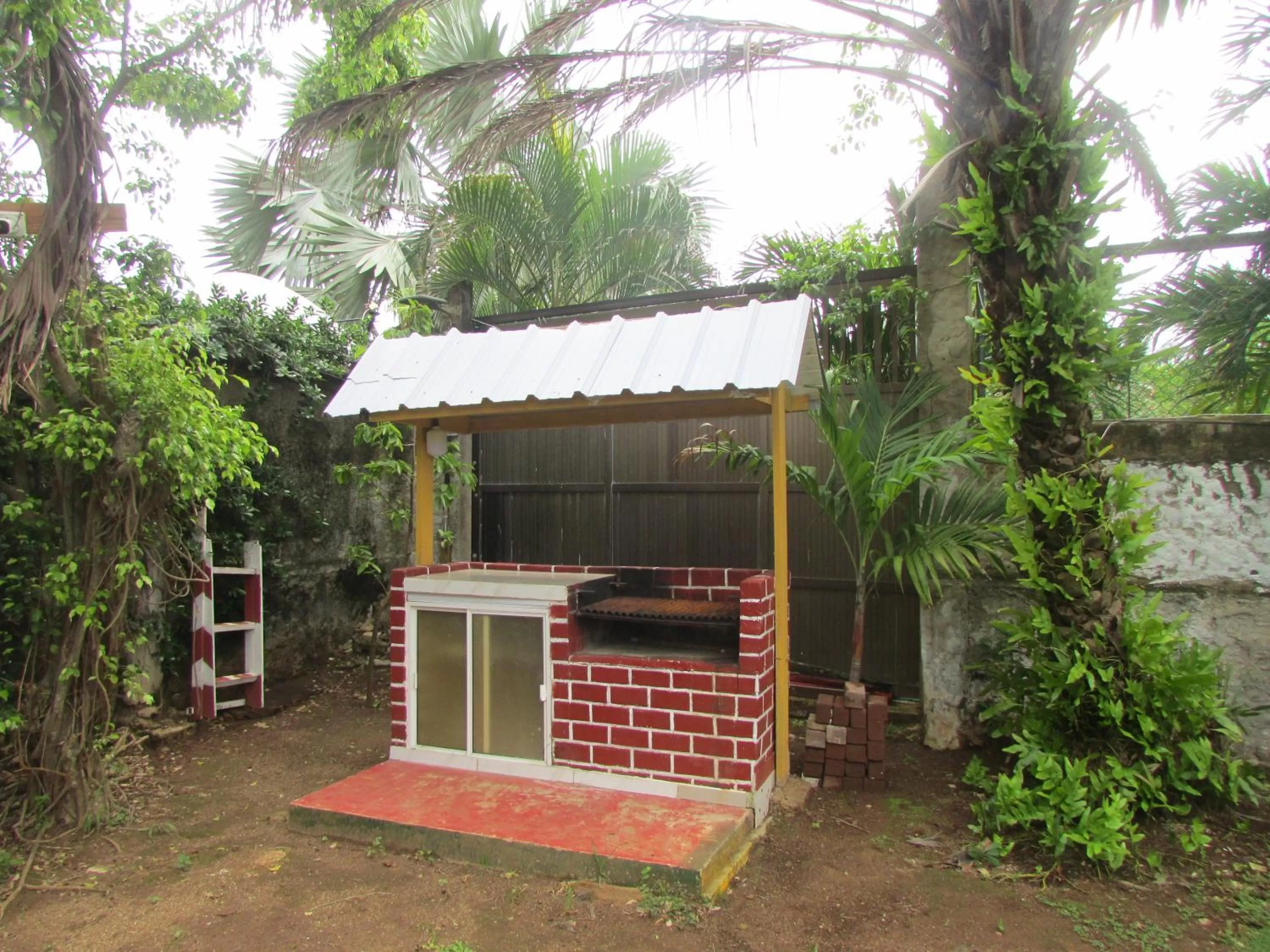 BBQ Facilities in Posada Hostal Miss Marlly