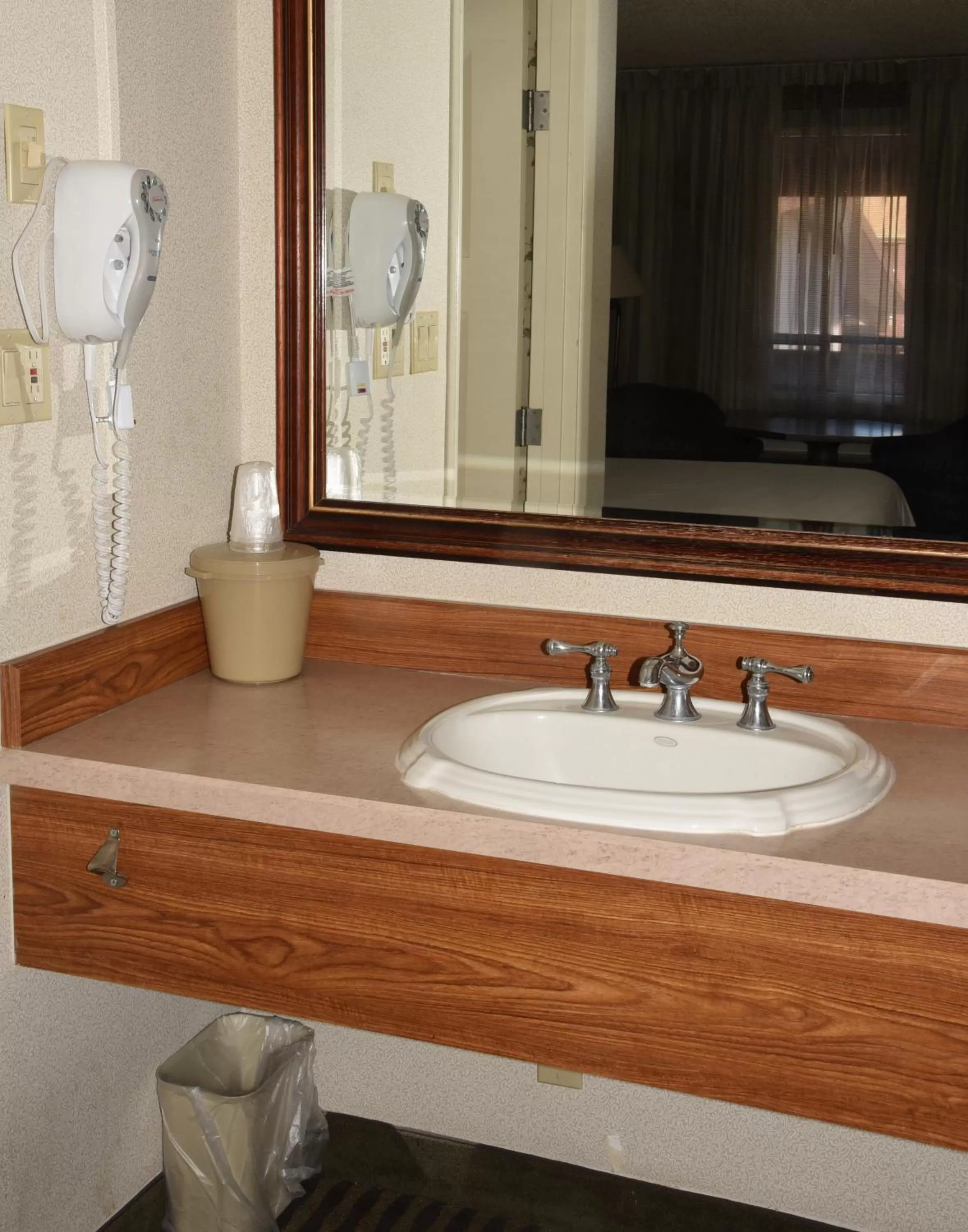 Bathroom in Thunderbird Motel