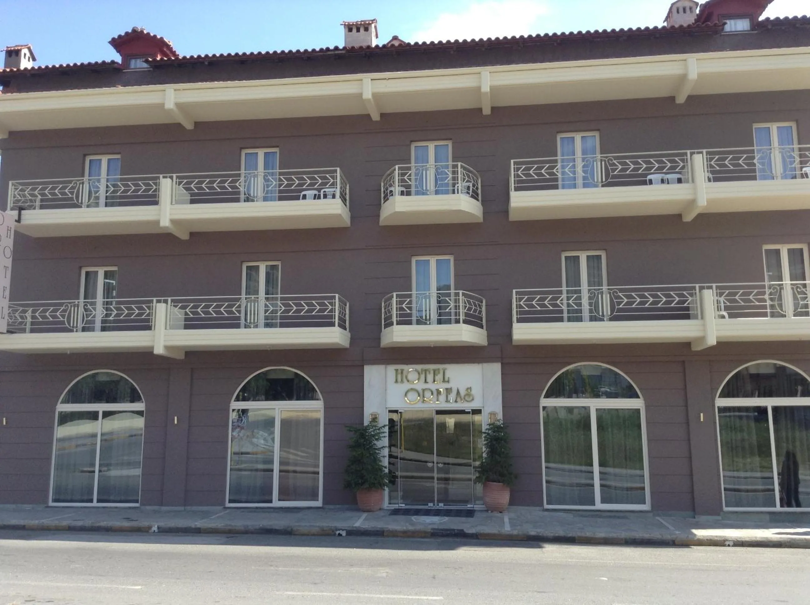 Facade/entrance in Hotel Orfeas