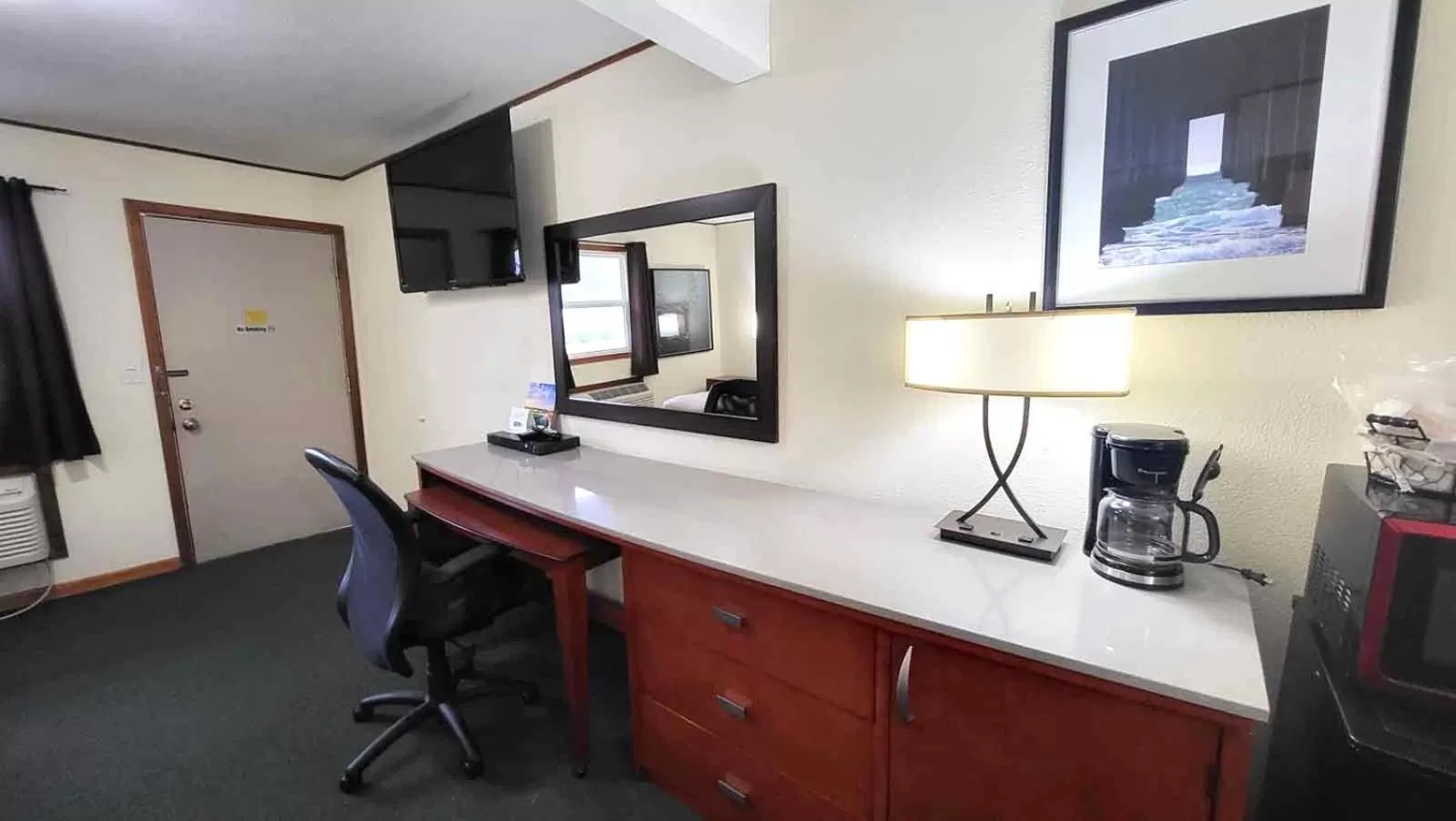 TV and multimedia in Hunter's Friend Resort near Table Rock Lake