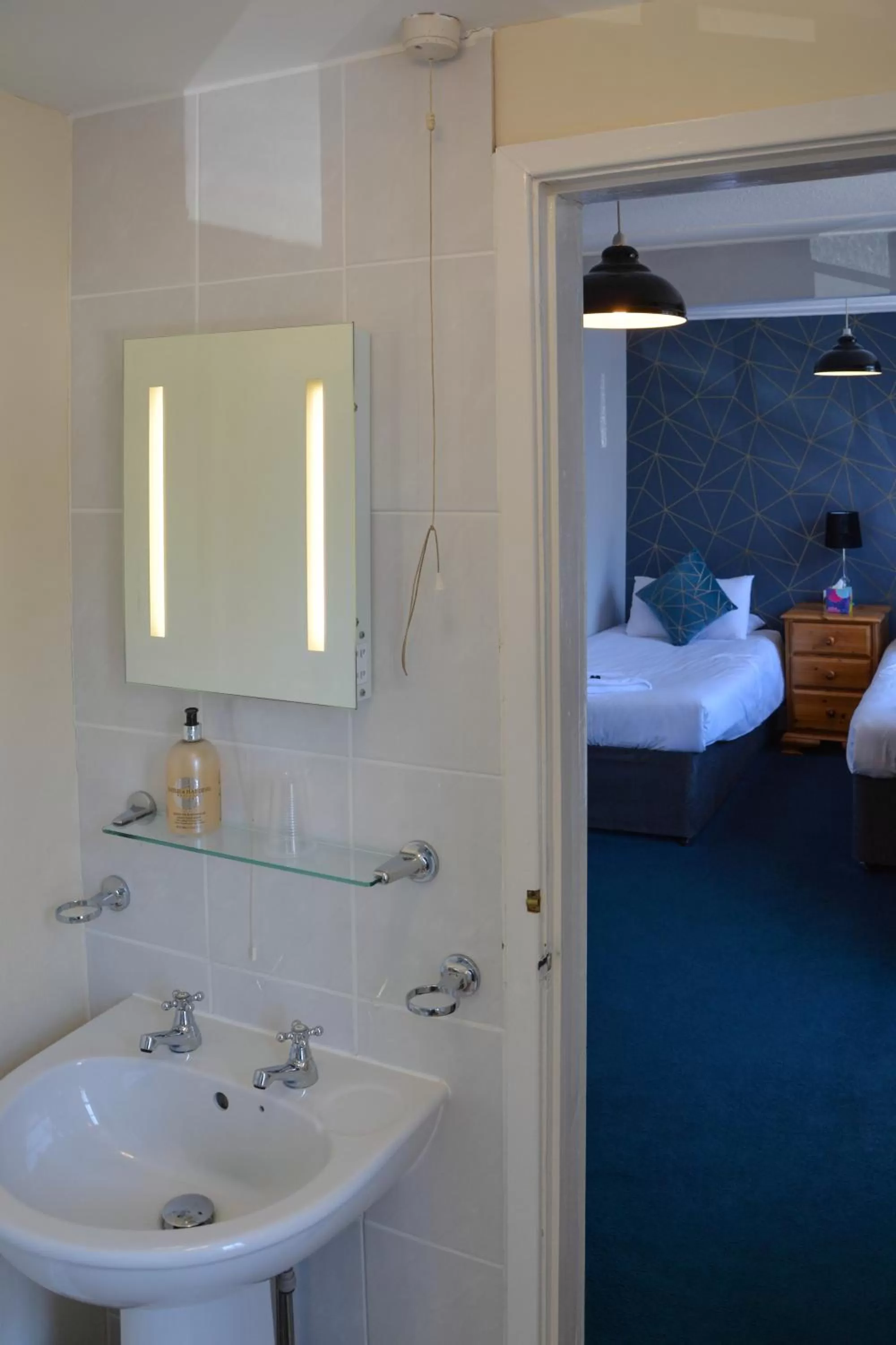 Bathroom, Bed in Llanerch Inn