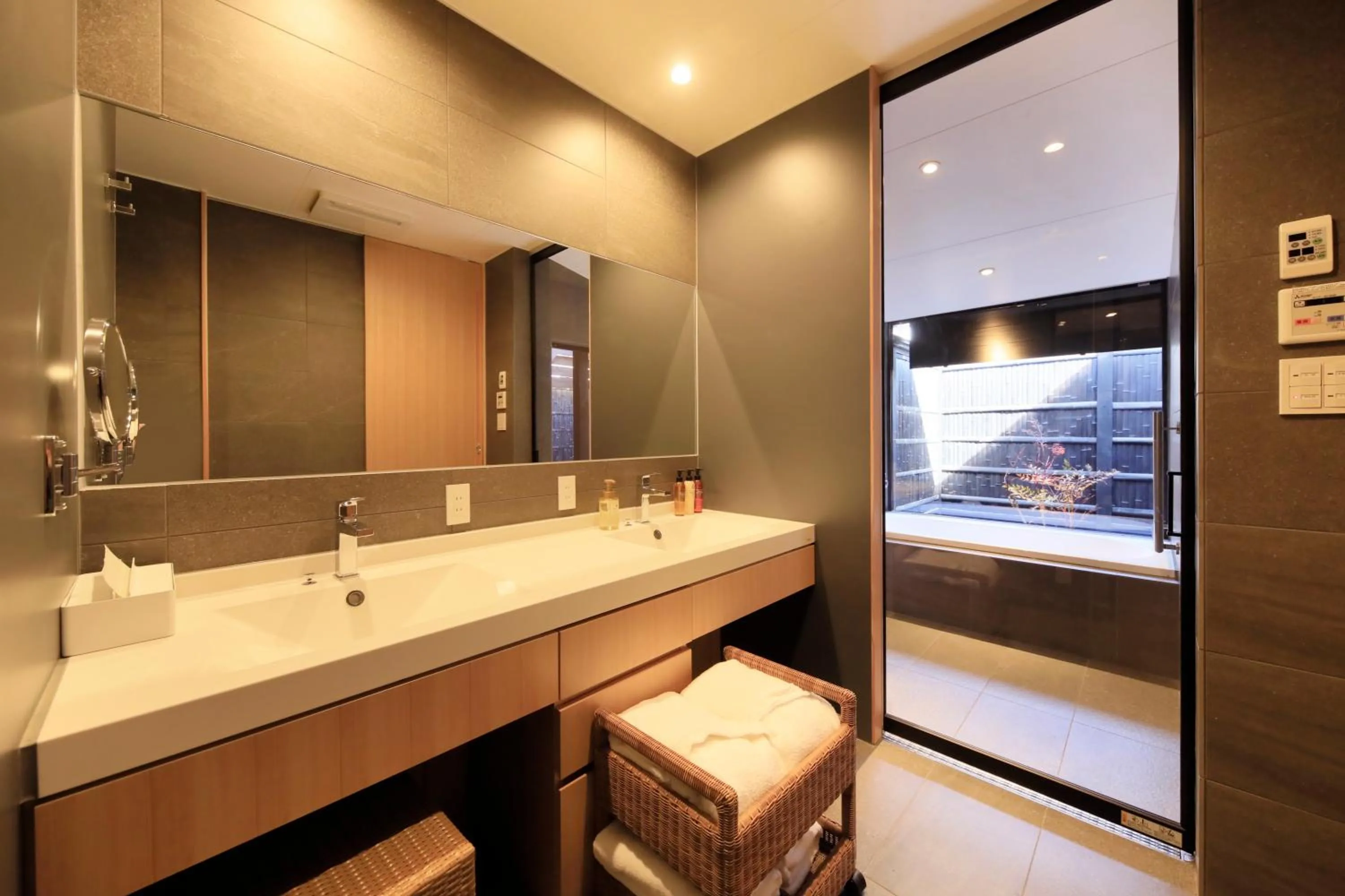 Photo of the whole room in Fuji Onsenji Yumedono