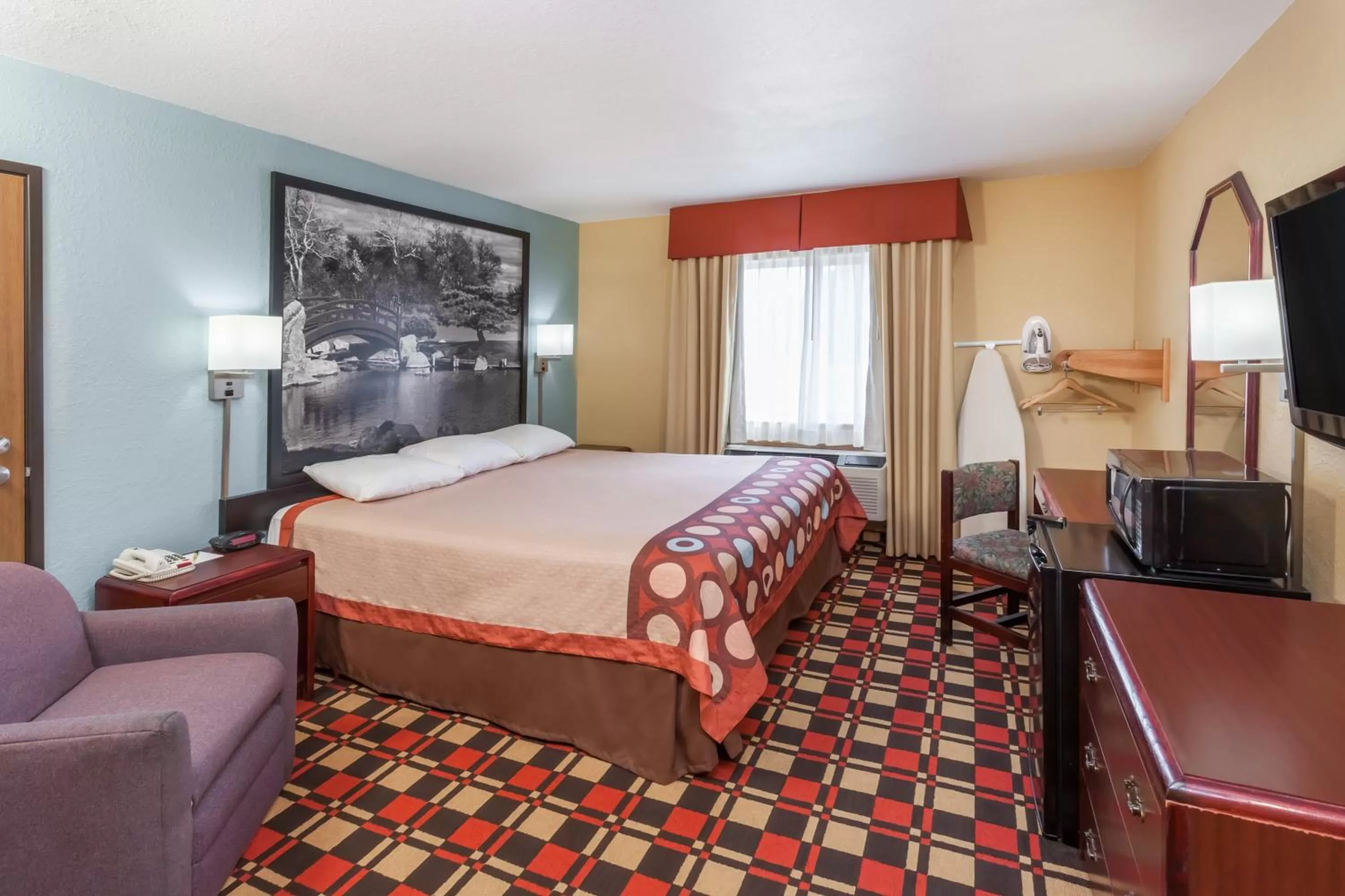 Photo of the whole room, Bed in Econo Lodge Chillicothe