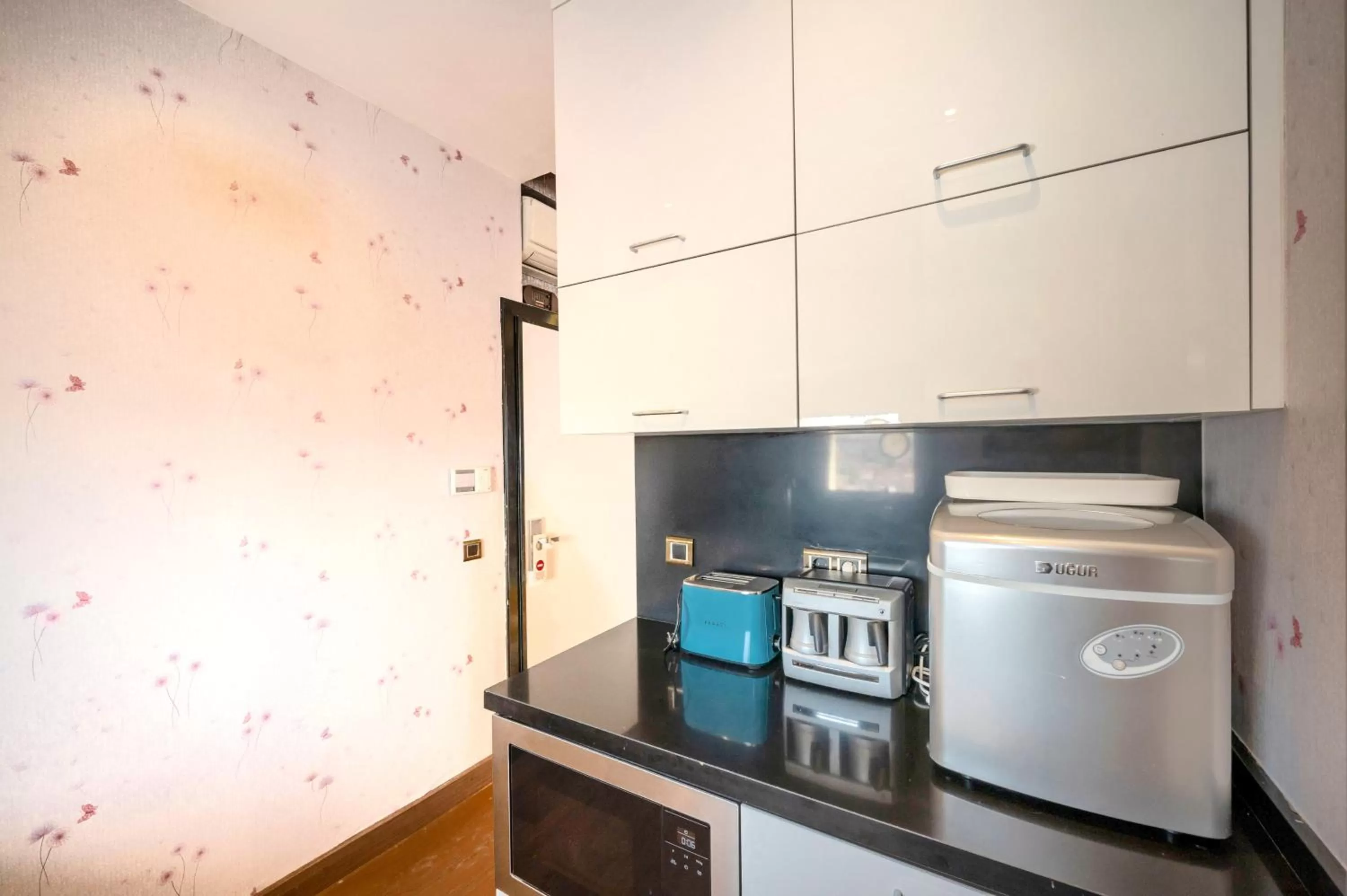 Coffee/tea facilities in O'Pera Okanlı Suites