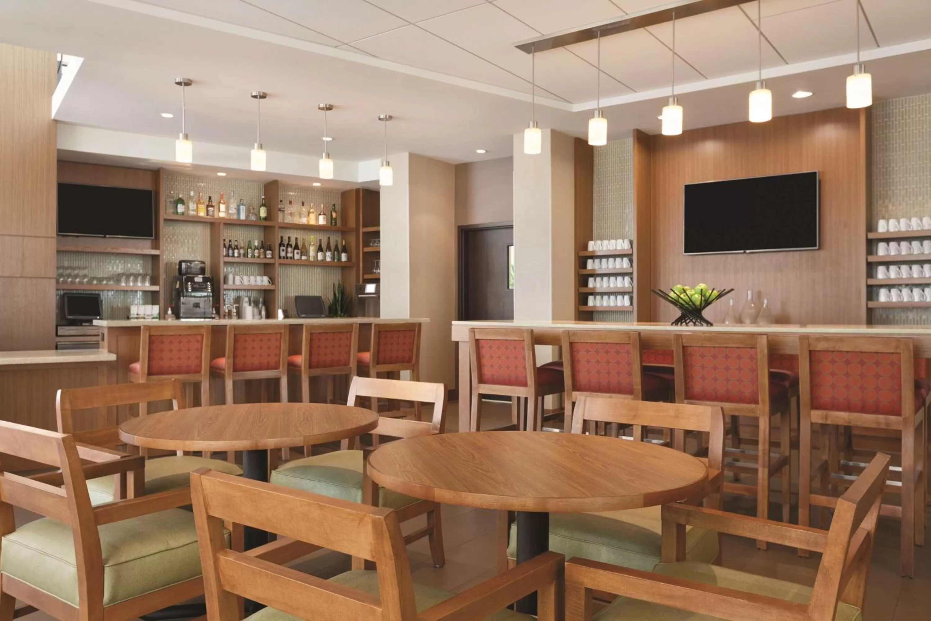 Lounge or bar in Hyatt Place at Anaheim Resort / Convention Center