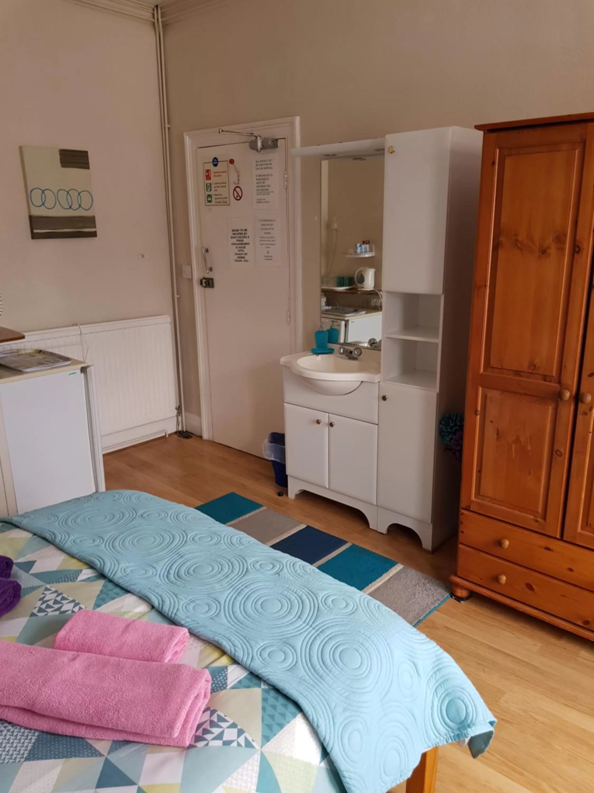 Bedroom, Bed in Sunnyside Hotel