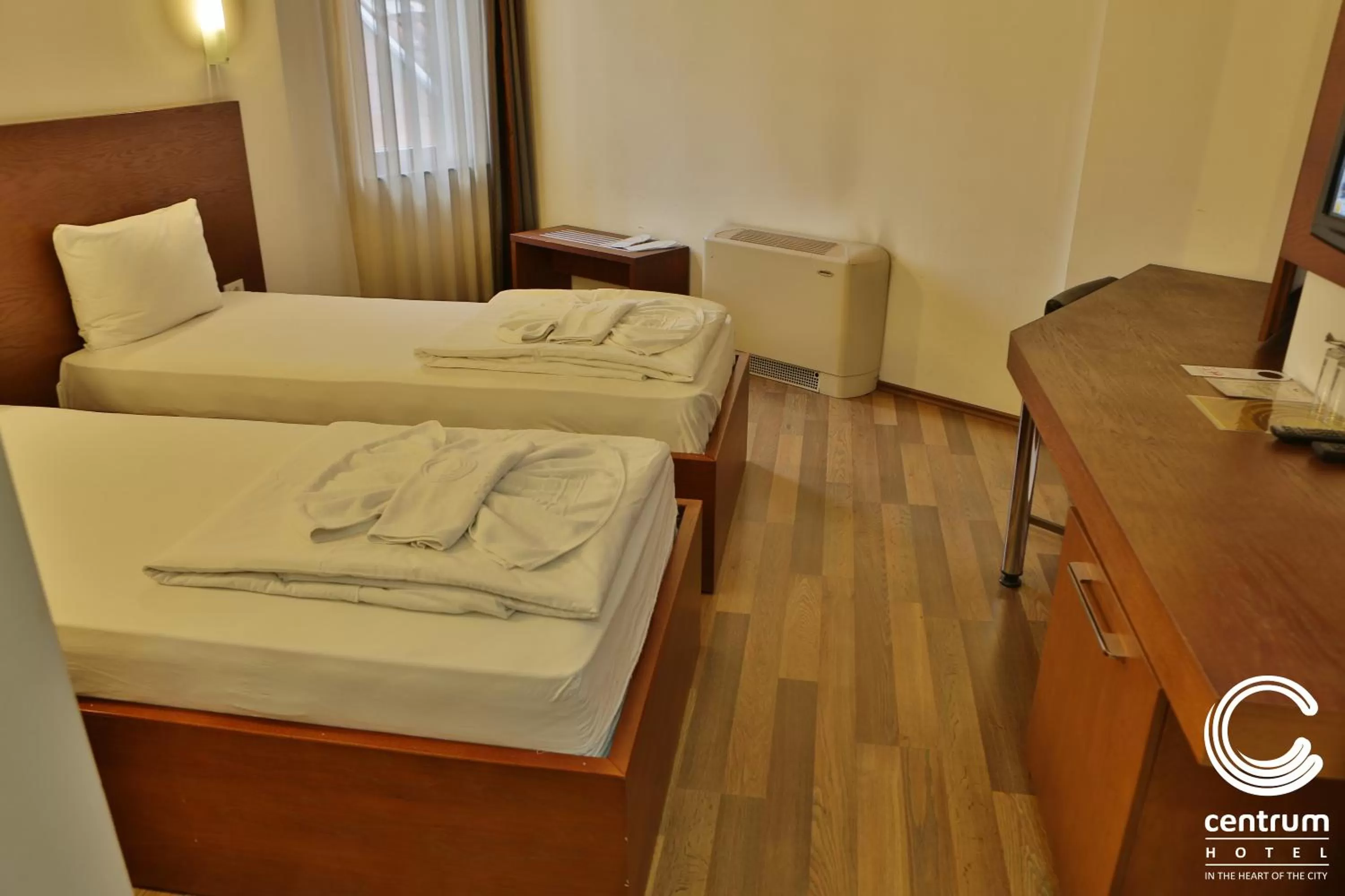 Shower, Bed in Hotel Centrum Prizren