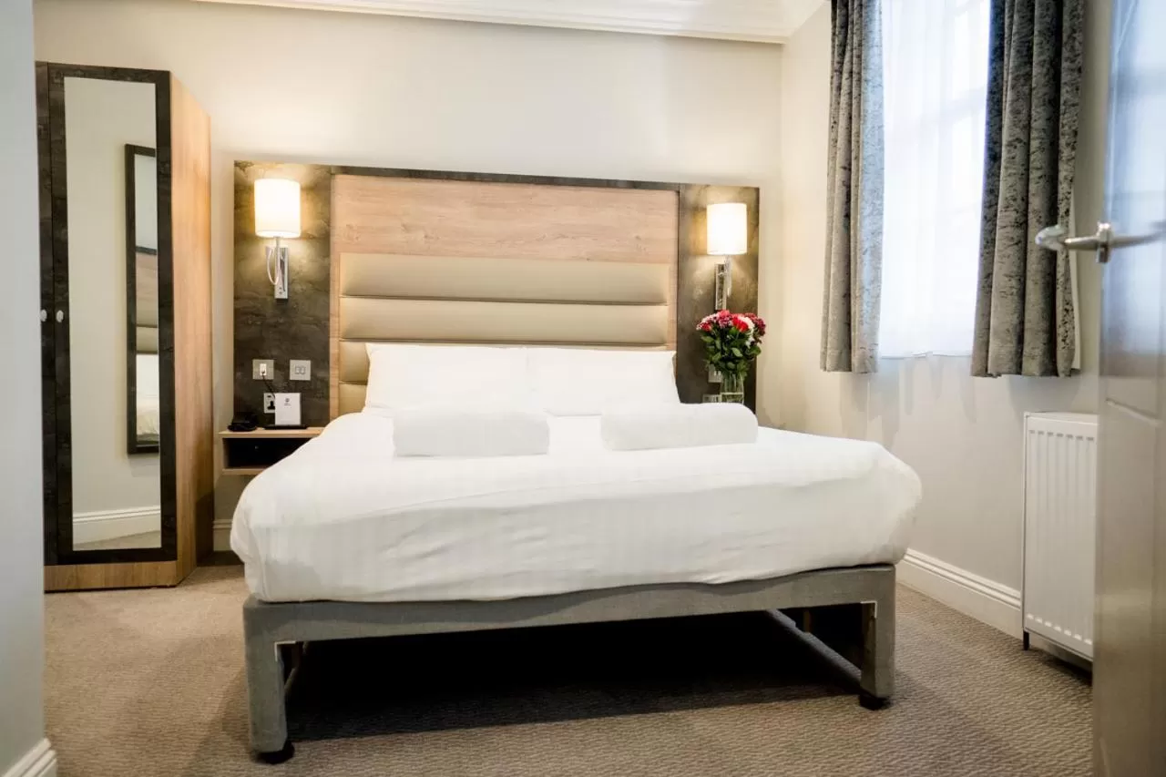 Bed in Best Western Buckingham Palace Rd