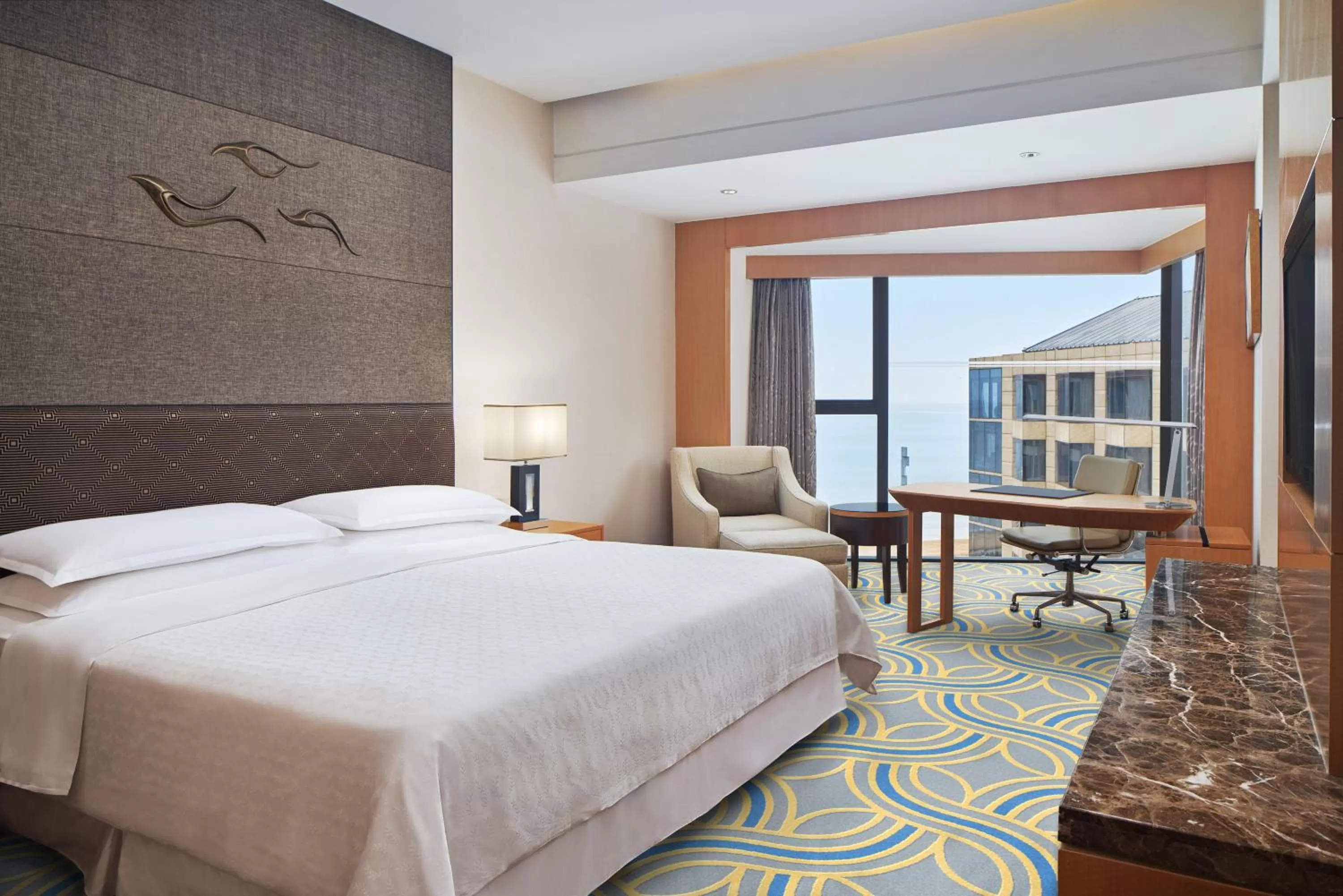 Bedroom, Bed in Sheraton Yantai Golden Beach Resort