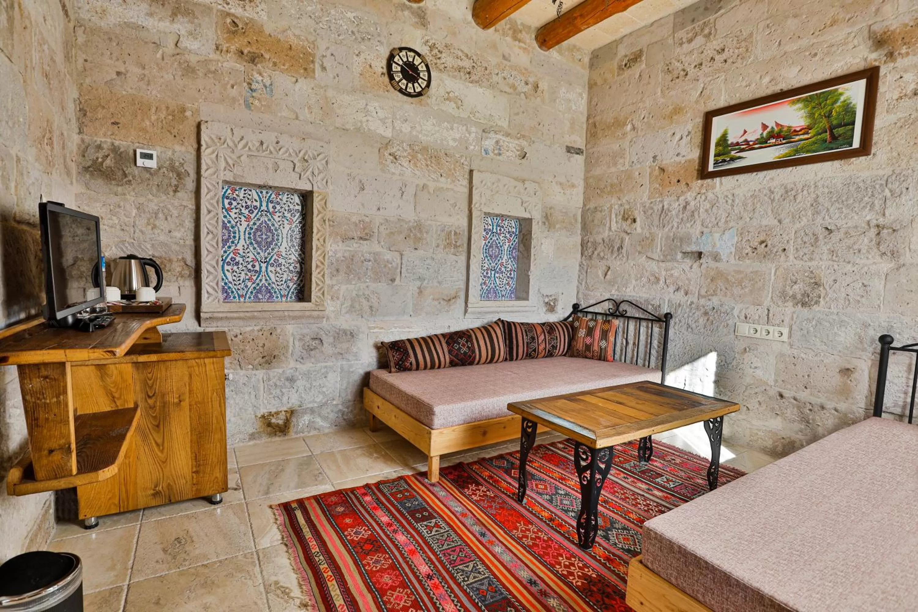 TV and multimedia in Şah Saray Cave Suites Halal Hotel