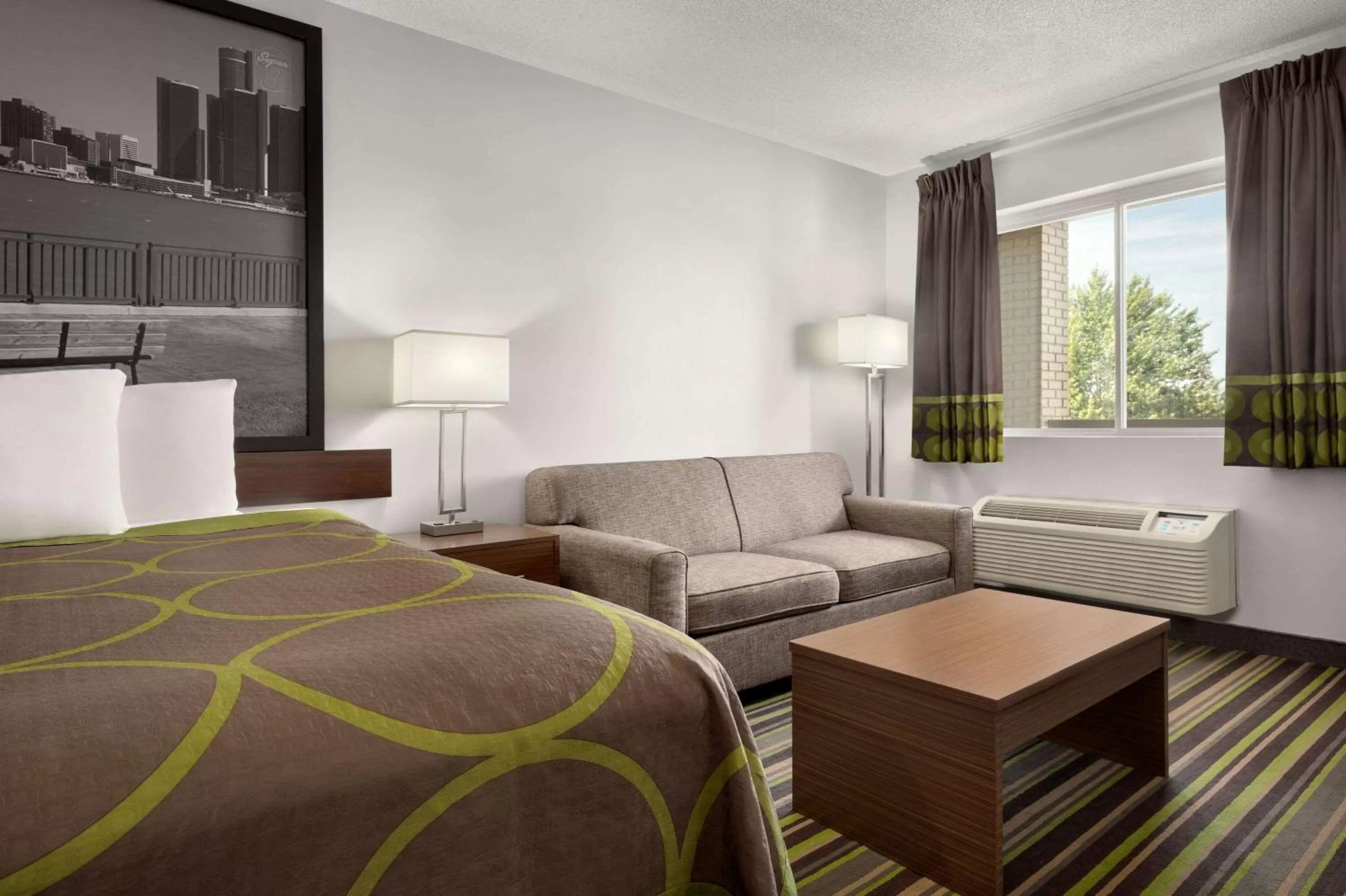 Photo of the whole room, Bed in Super 8 by Wyndham Windsor/Dougall