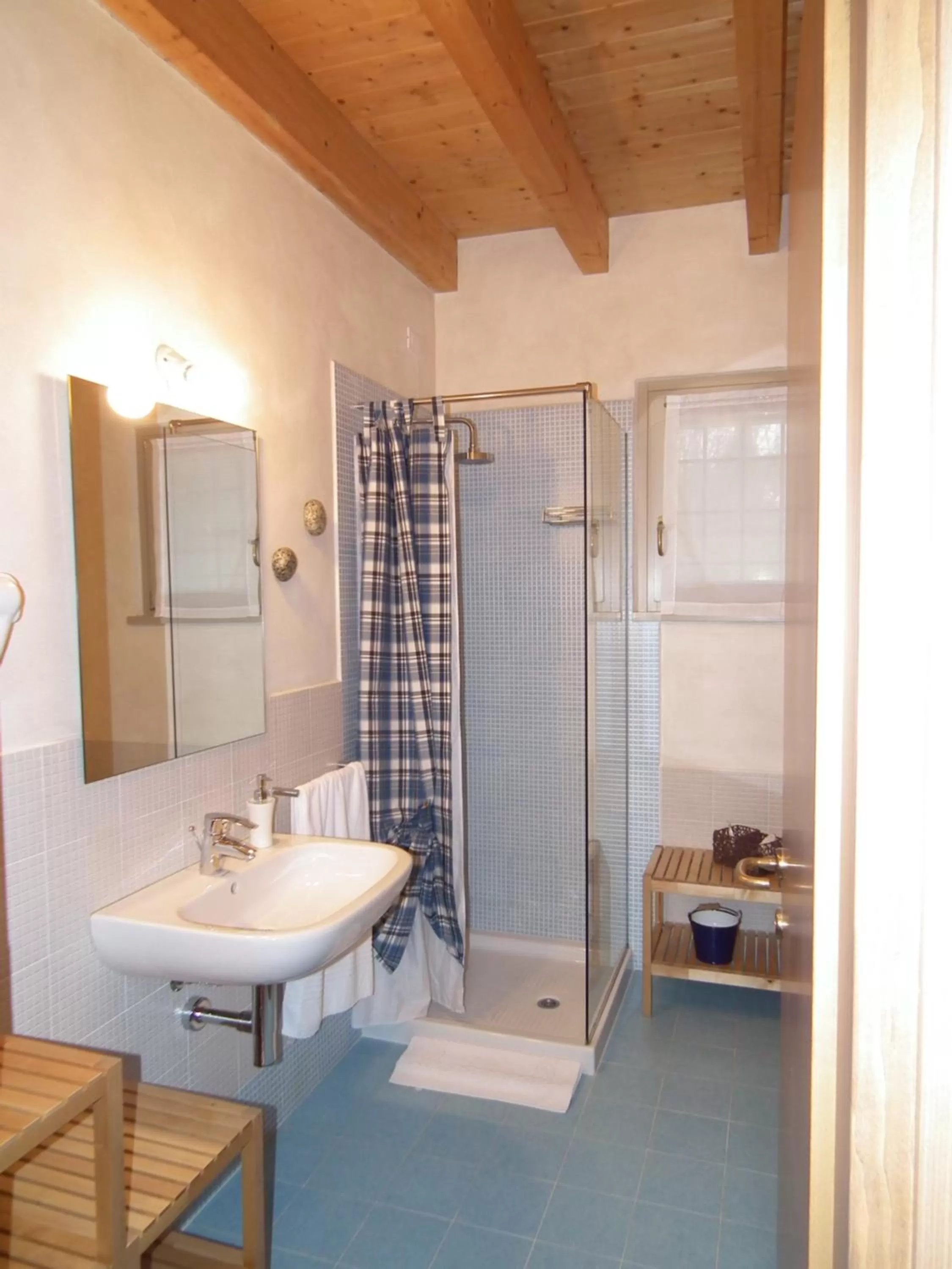 Shower in L'Isolo b&b e case vacanza