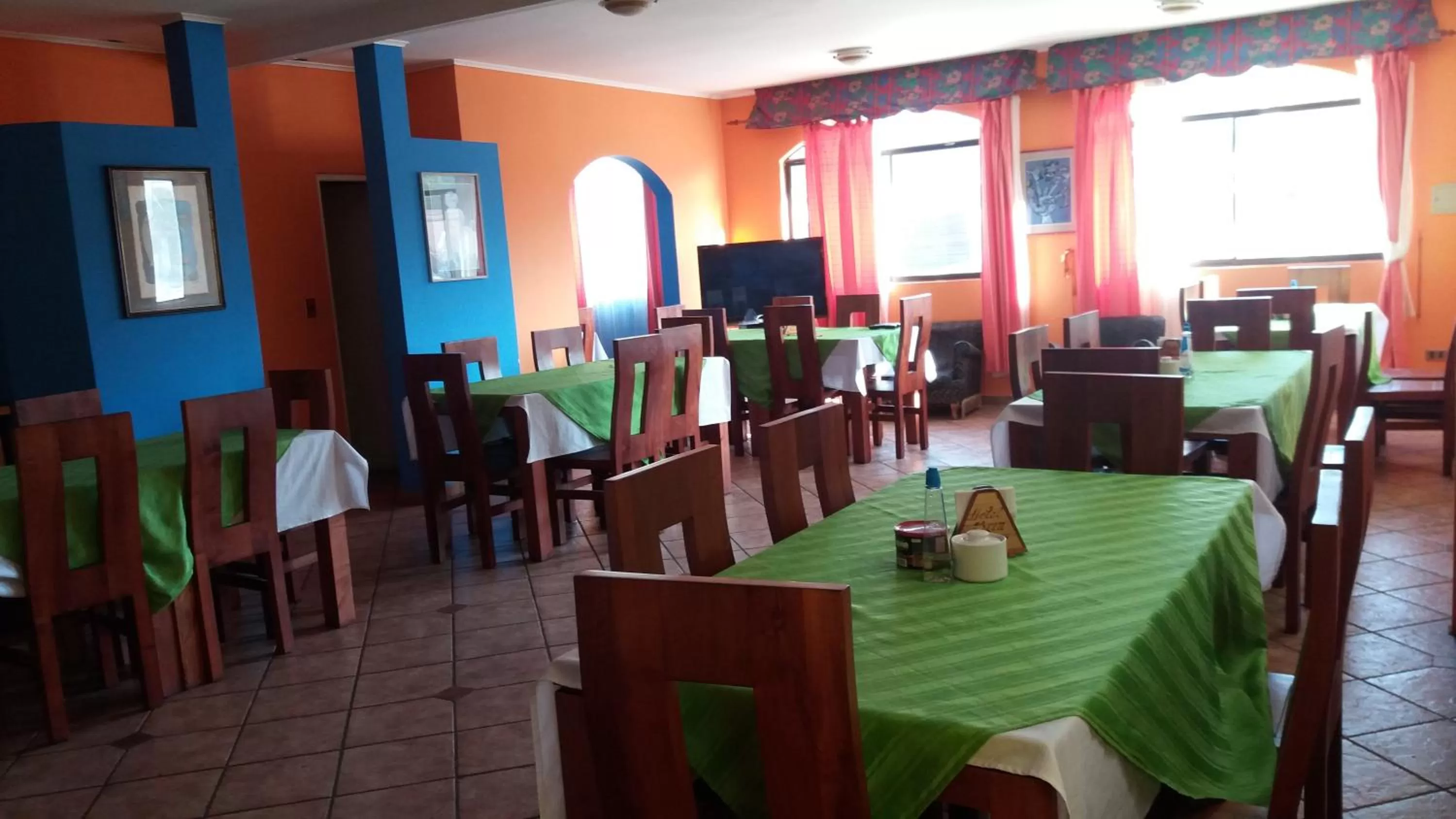 Restaurant/Places to Eat in Hotel San Juan