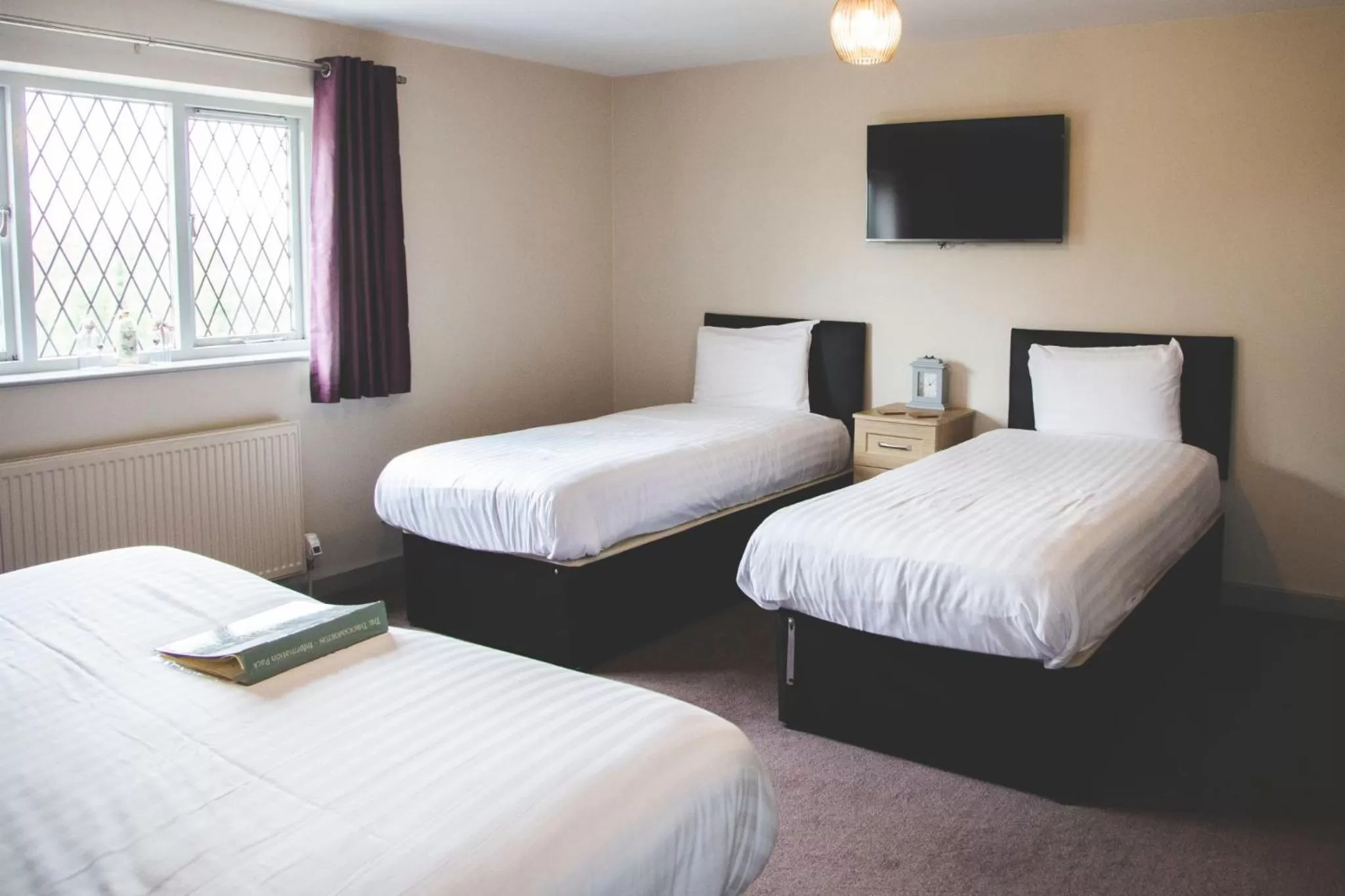 Photo of the whole room, Bed in The Throckmorton