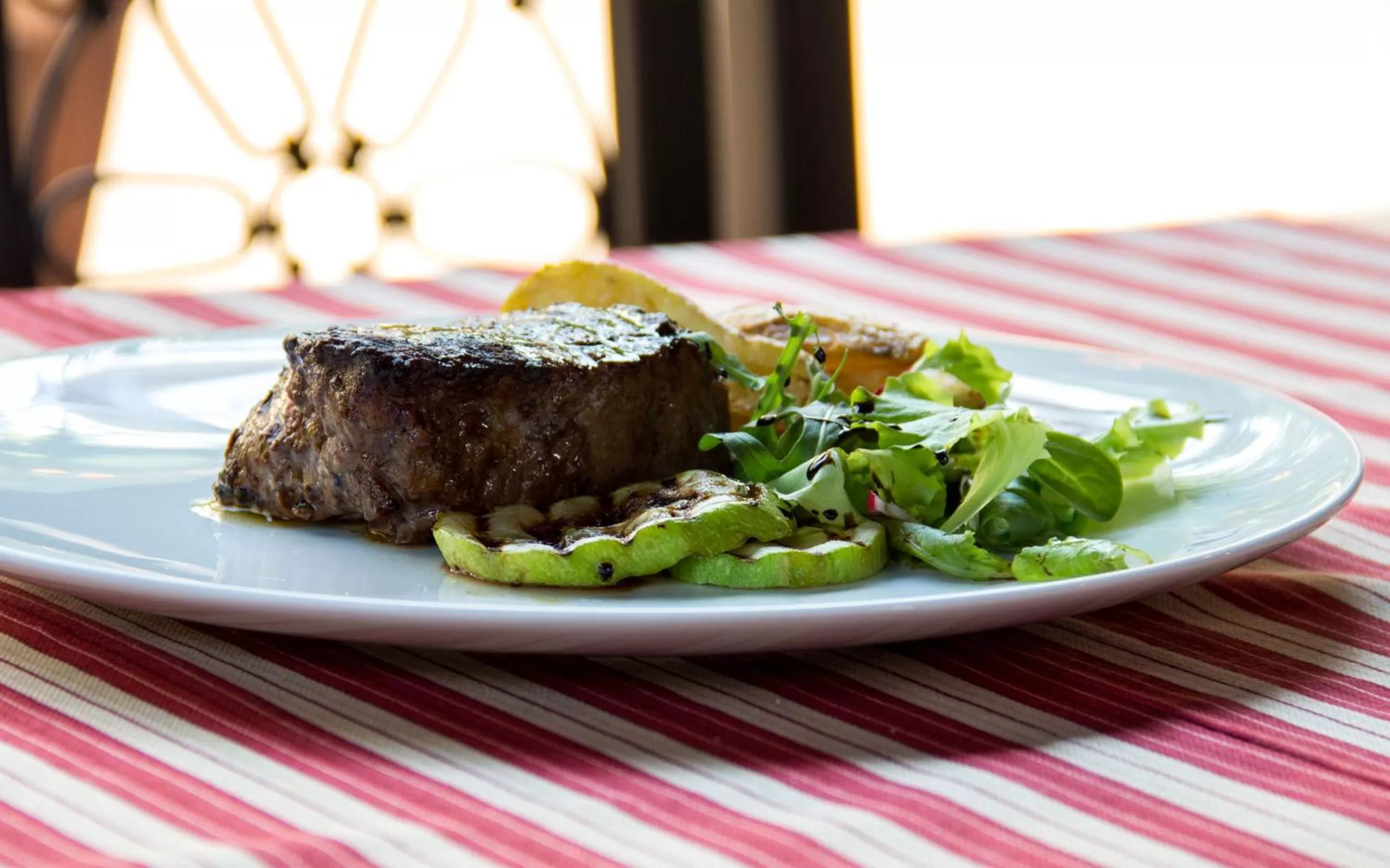 Meals, Food in Hotel Helada