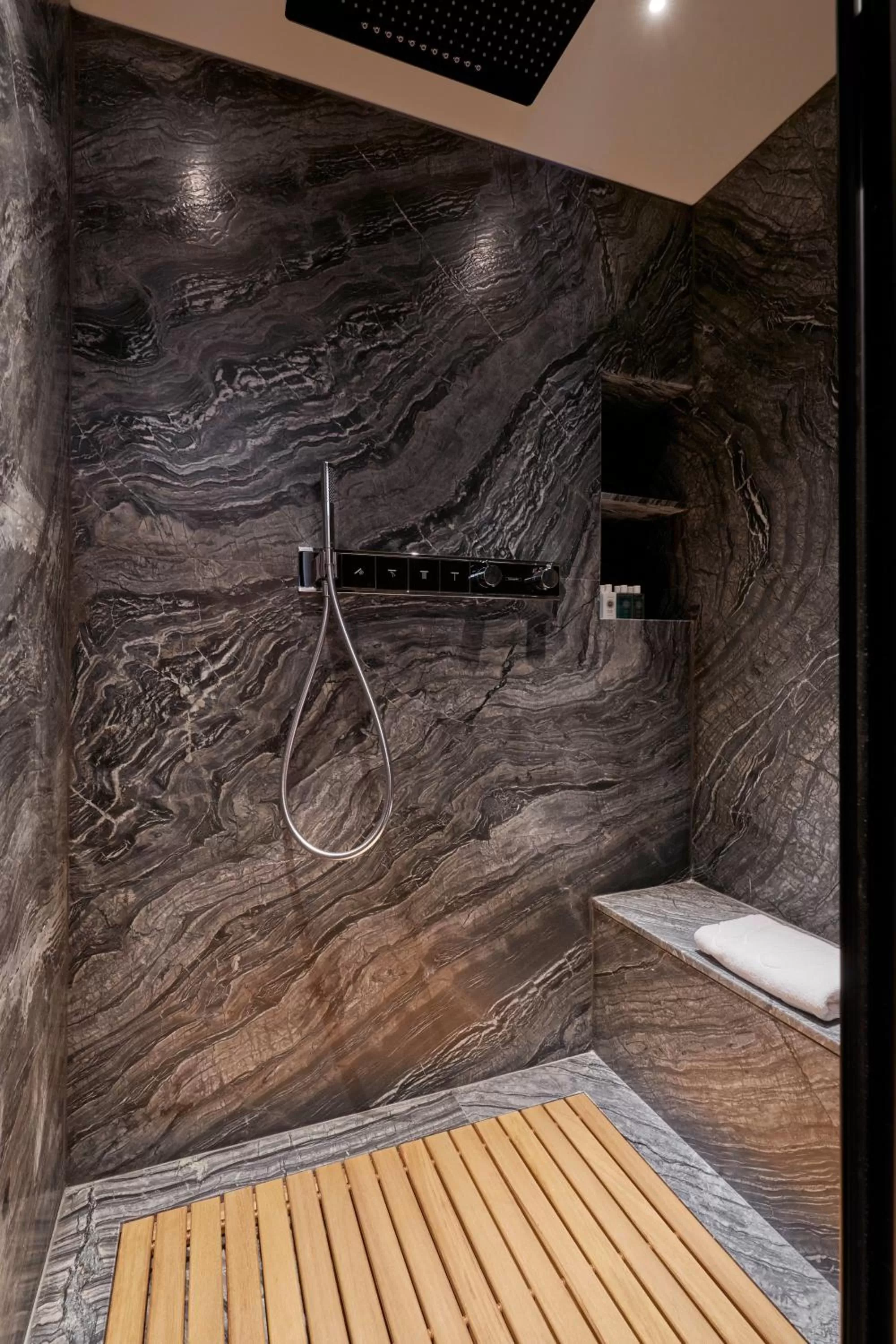 Shower in Richmond Istanbul