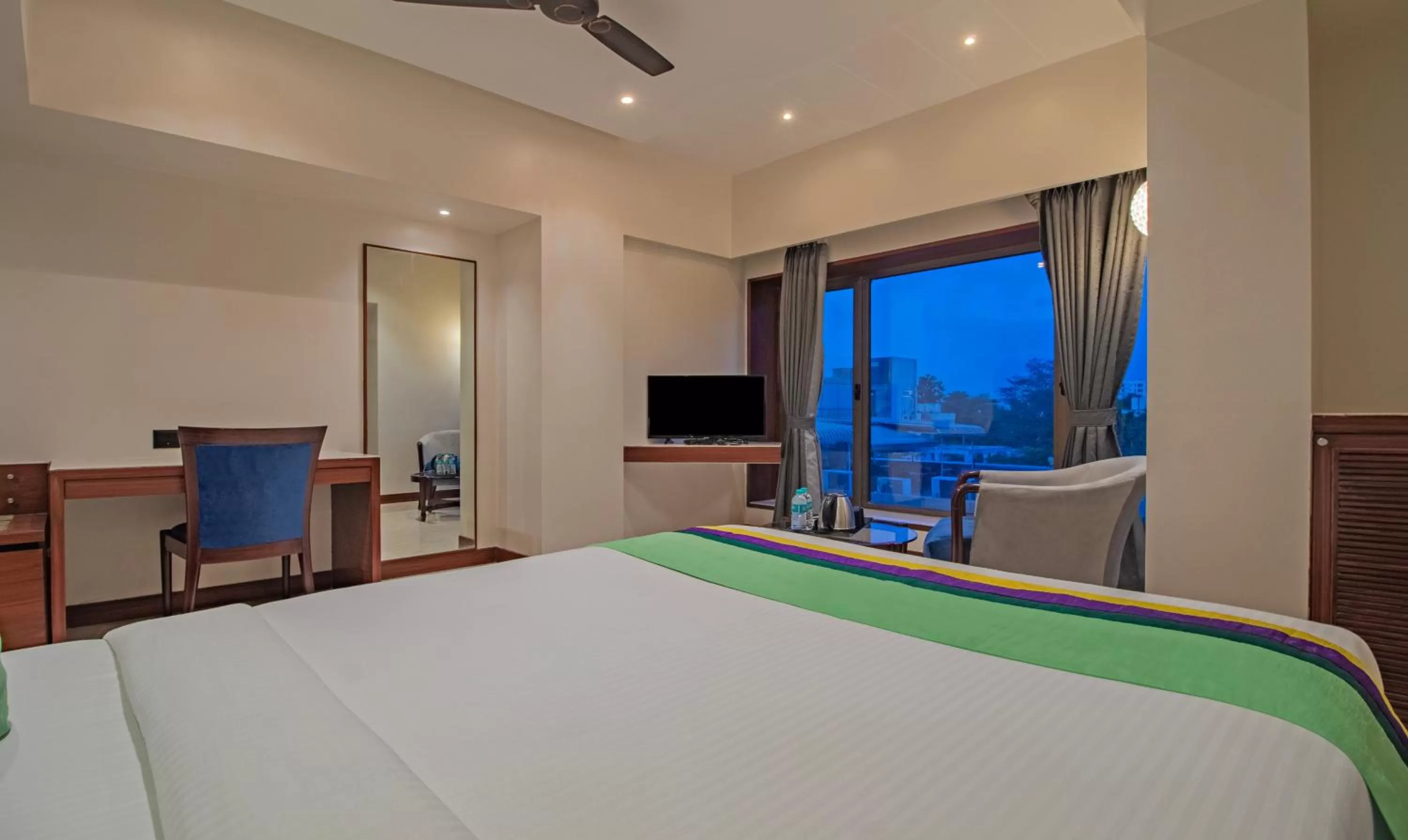 Bedroom, Bed in Treebo Regency - Bund Garden, Dhole Patil Road