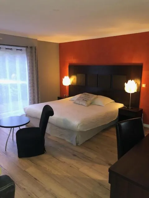 Bed in Les Jardins d'Ulysse, The Originals Relais Le Touquet