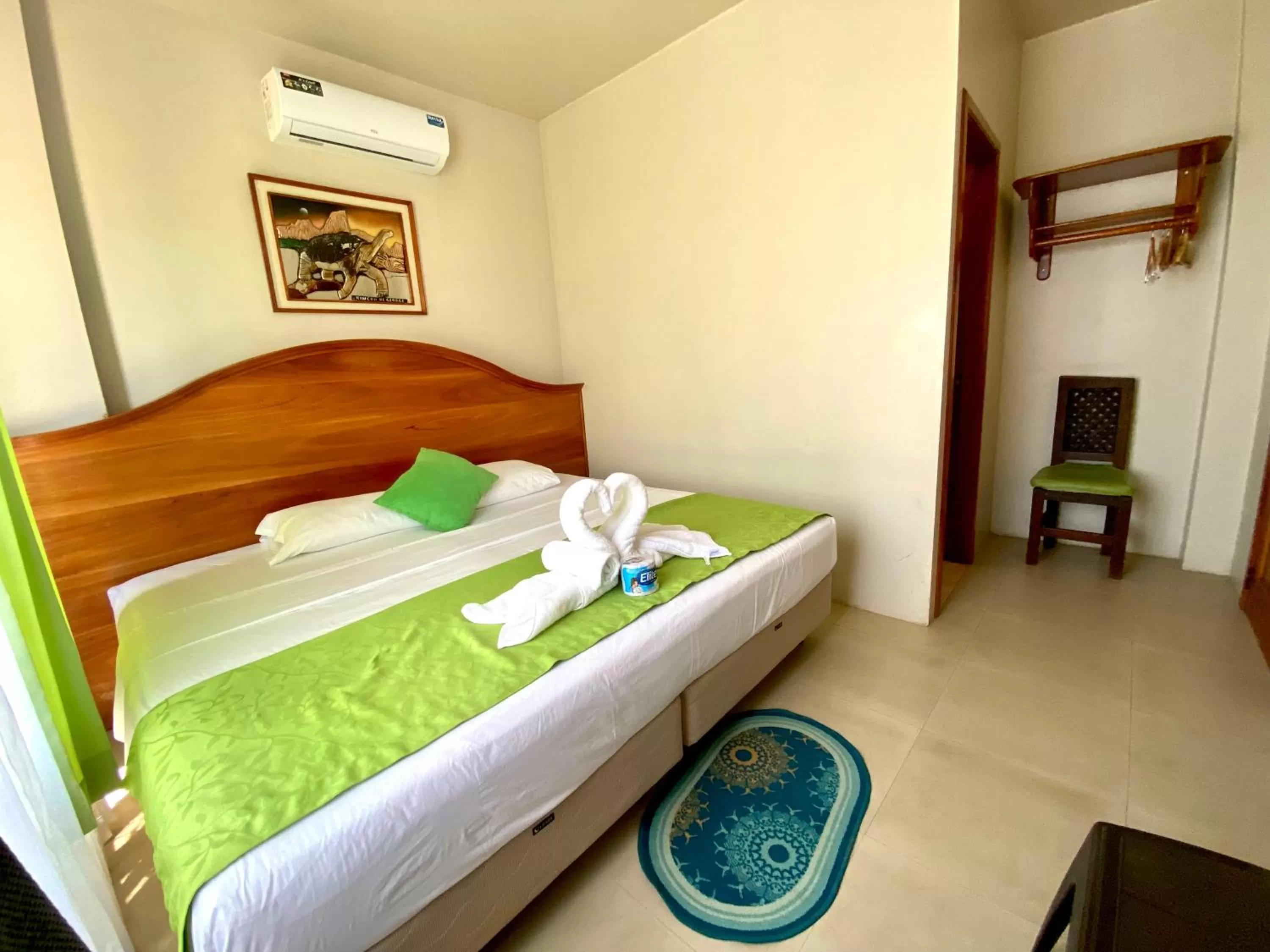 Photo of the whole room, Bed in El Rincón de George