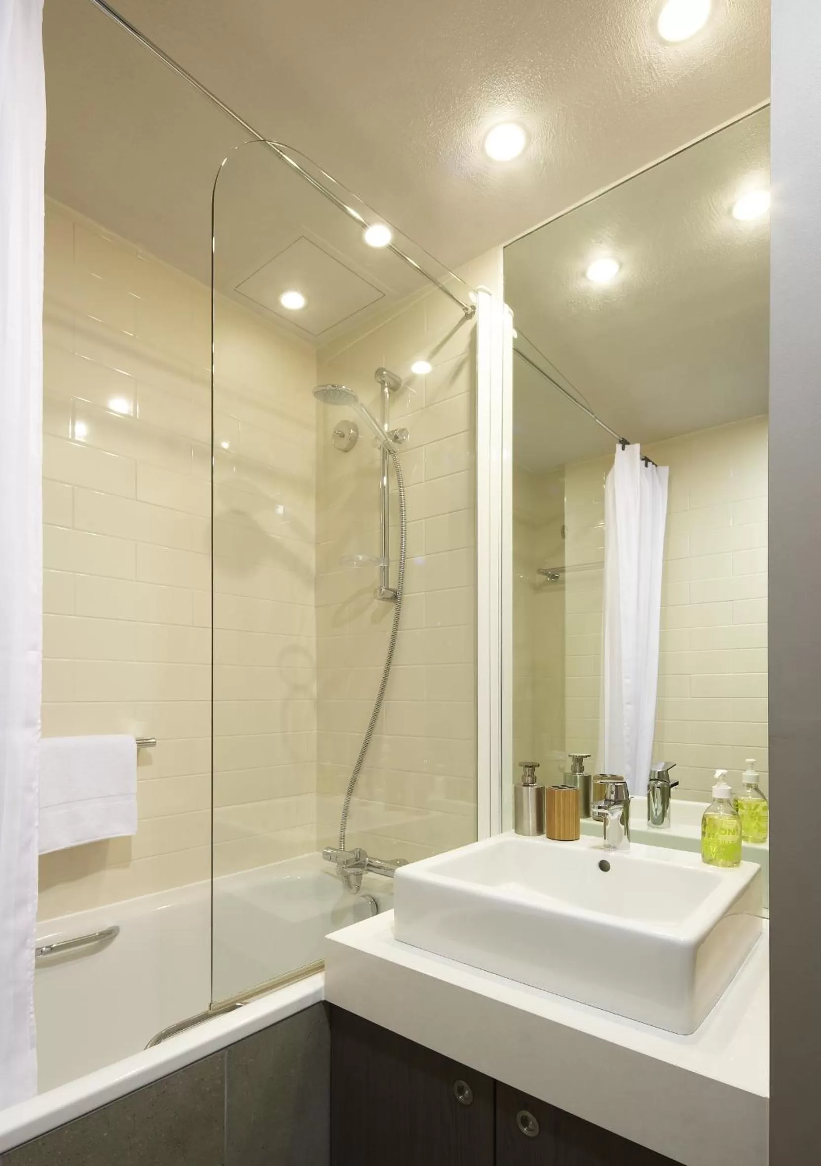 Bathroom in Citadines Trafalgar Square London