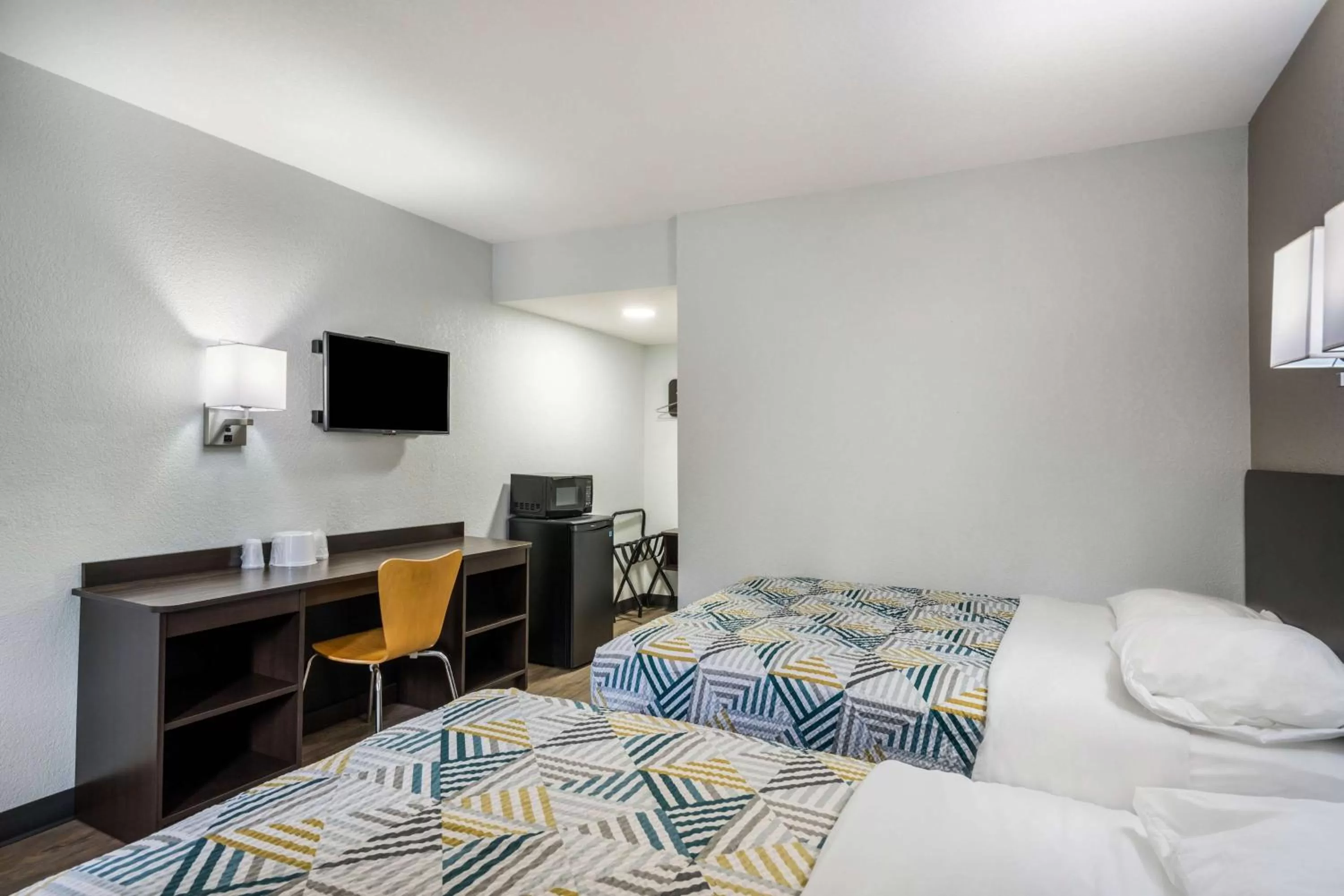 Photo of the whole room, Bed in Motel 6-Sandston, VA - Richmond, Va