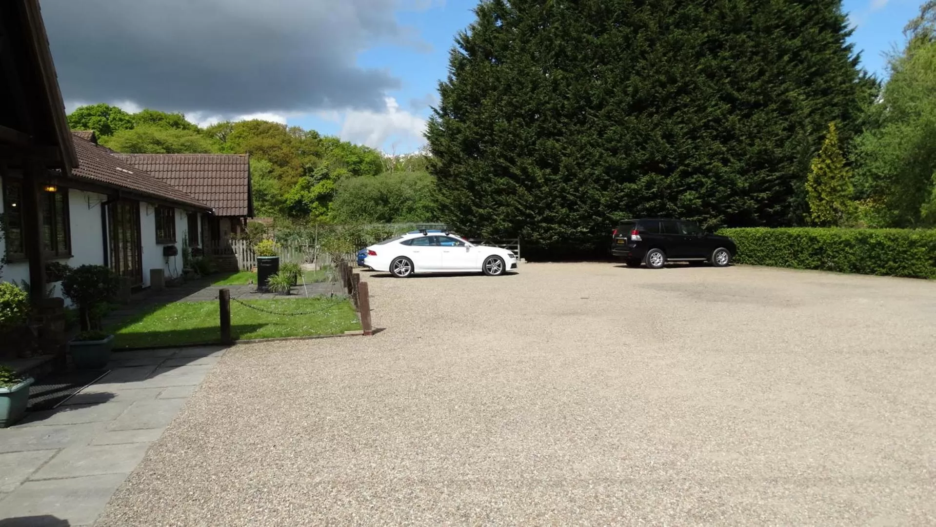 Area and facilities in Little Foxes Hotel & Gatwick Airport Parking