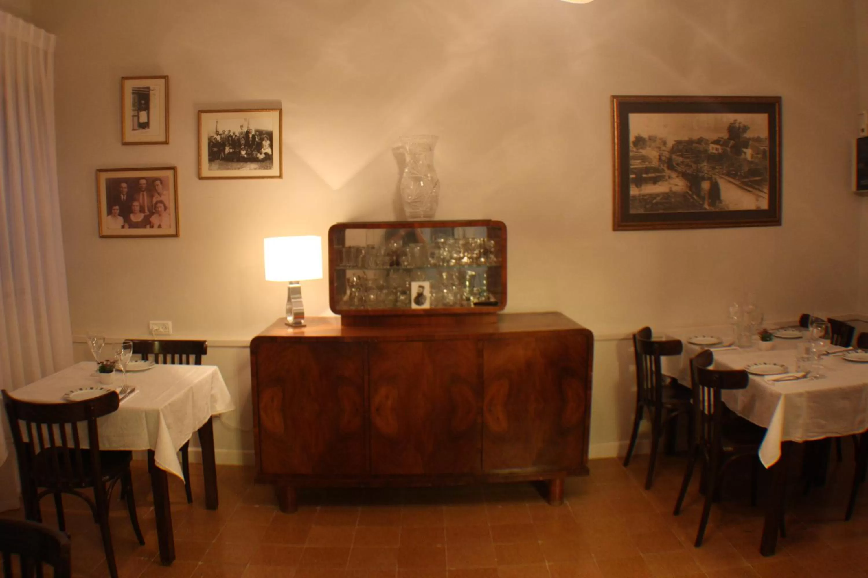 Night, Restaurant/Places to Eat in Lishansky Since 1936