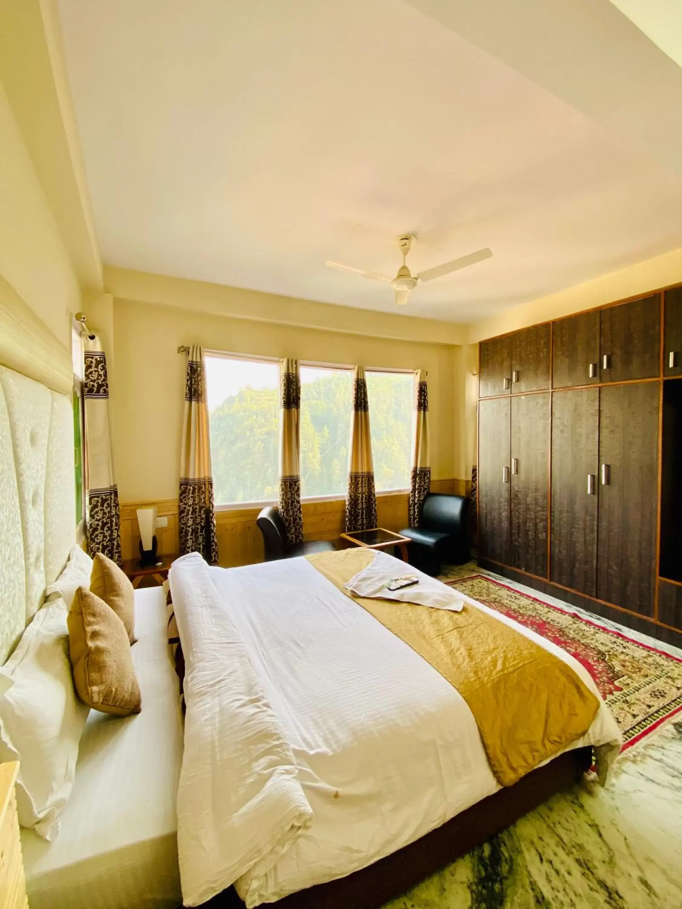 Superior Double or Twin Room with Mountain View in Sai Cottage Shimla Superior Double or Twin Room with Mountain View in Sai Cottage Shimla