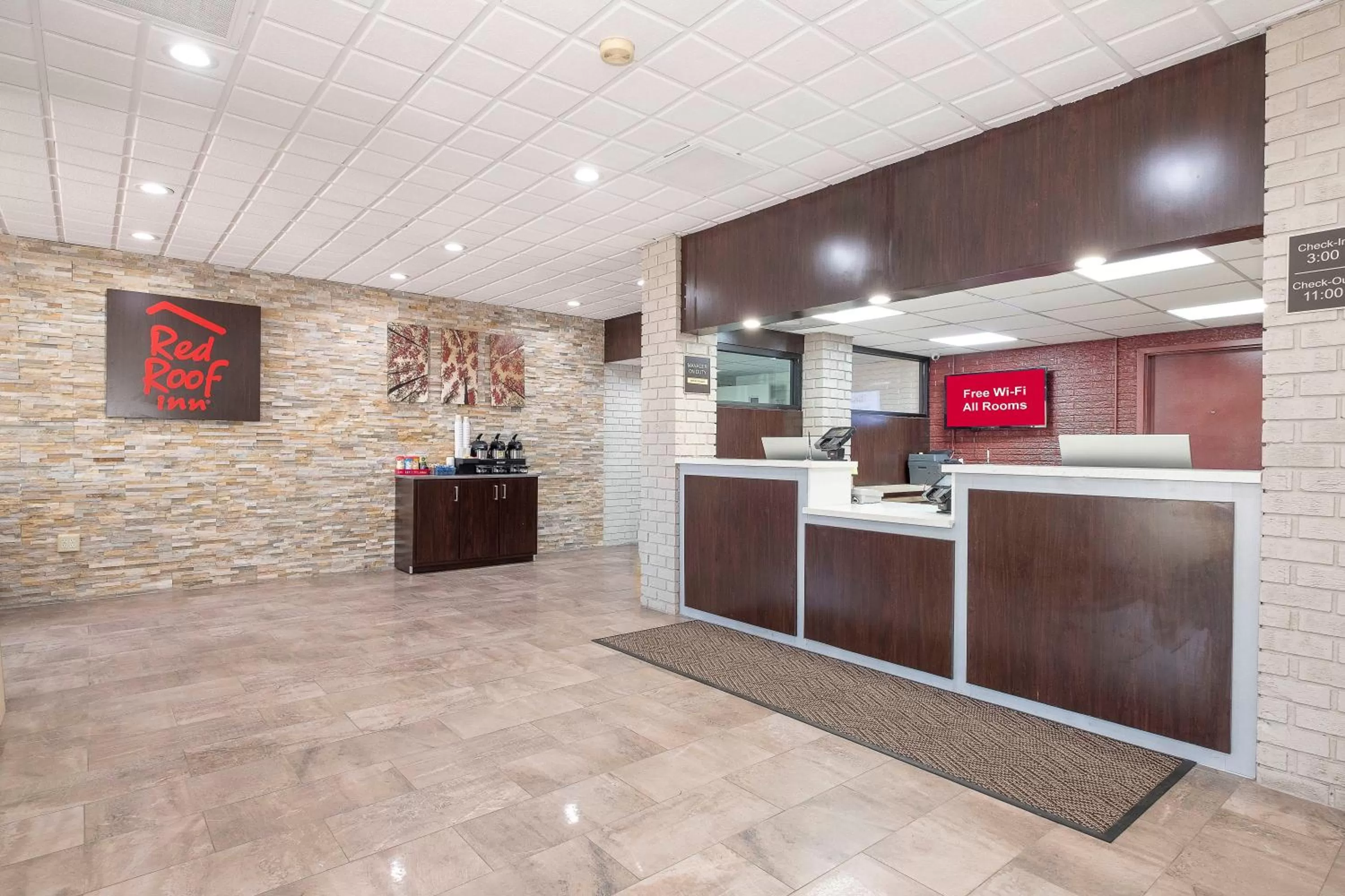Lobby or reception in Red Roof Inn Roanoke Rapids