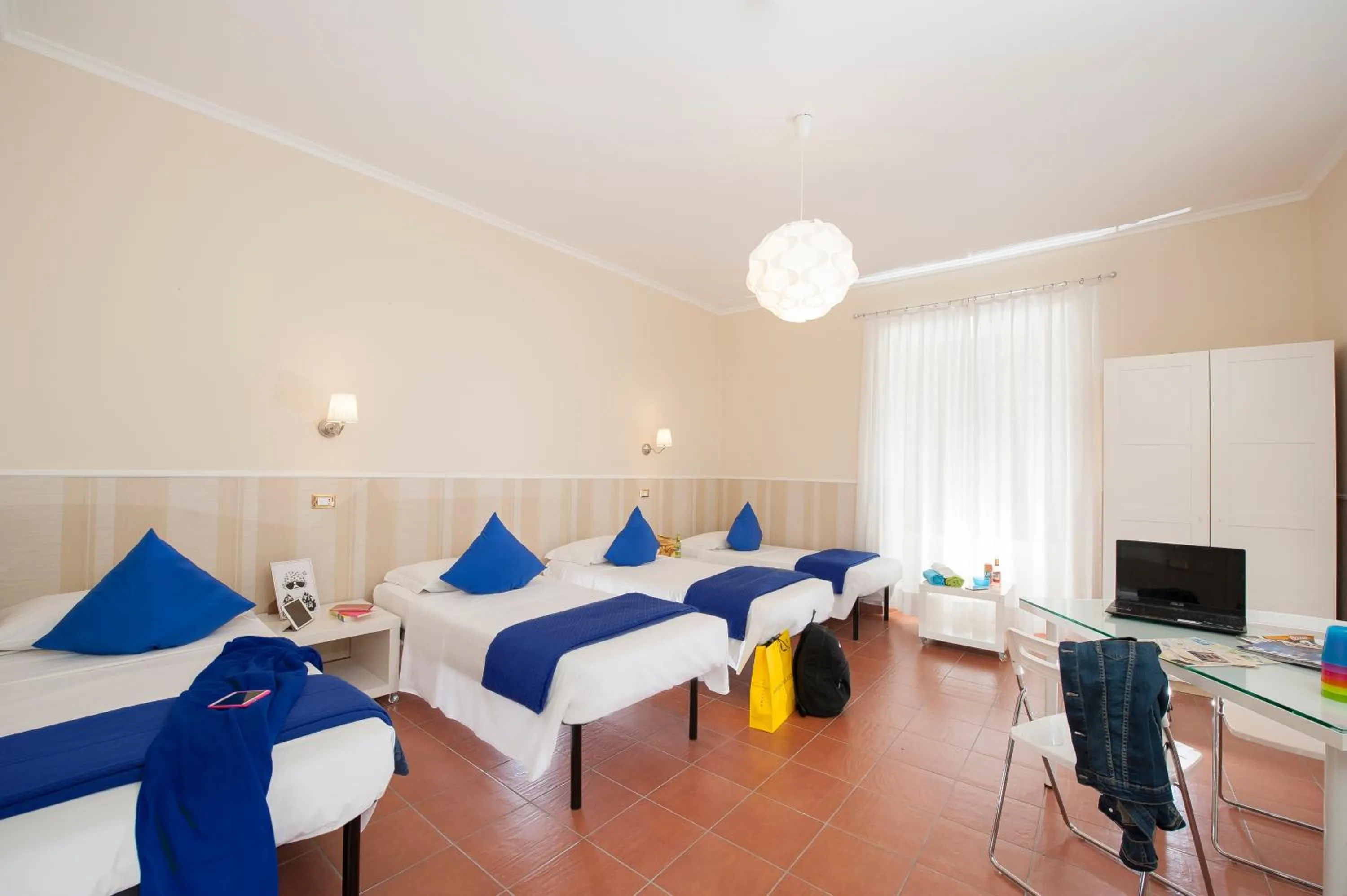 Photo of the whole room, Bed in Budget Rooms Des Arts