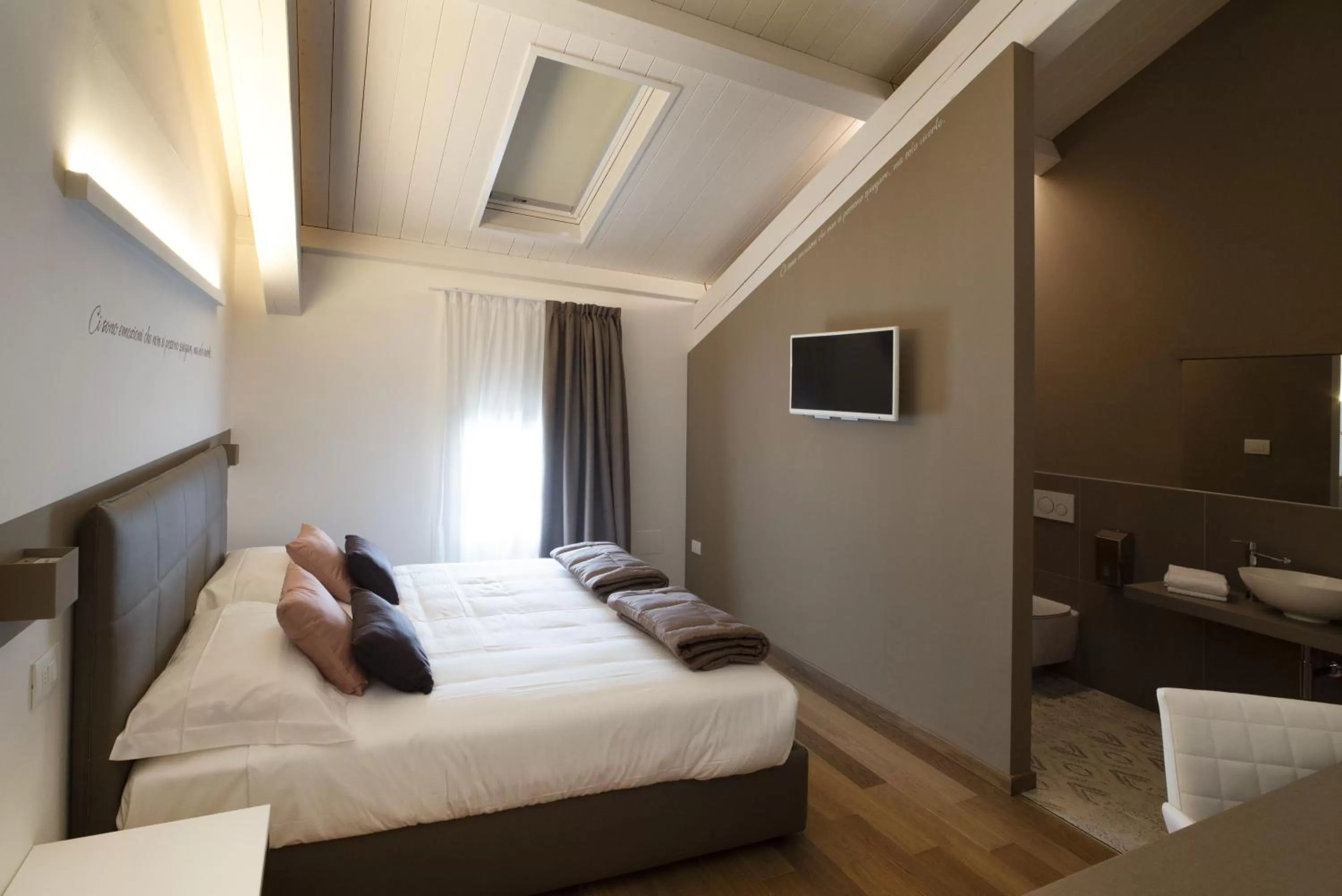 Bedroom, Bed in K-Farm