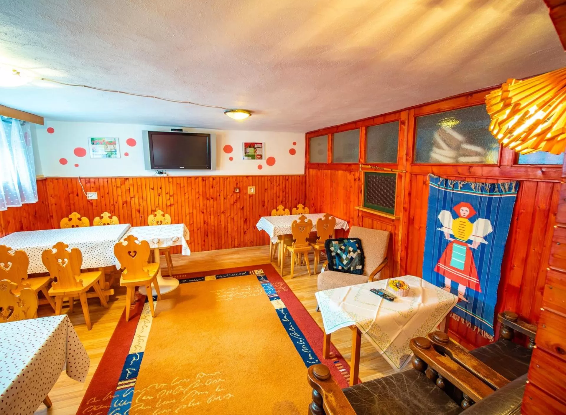 Communal lounge/ TV room in Penzión Skitour