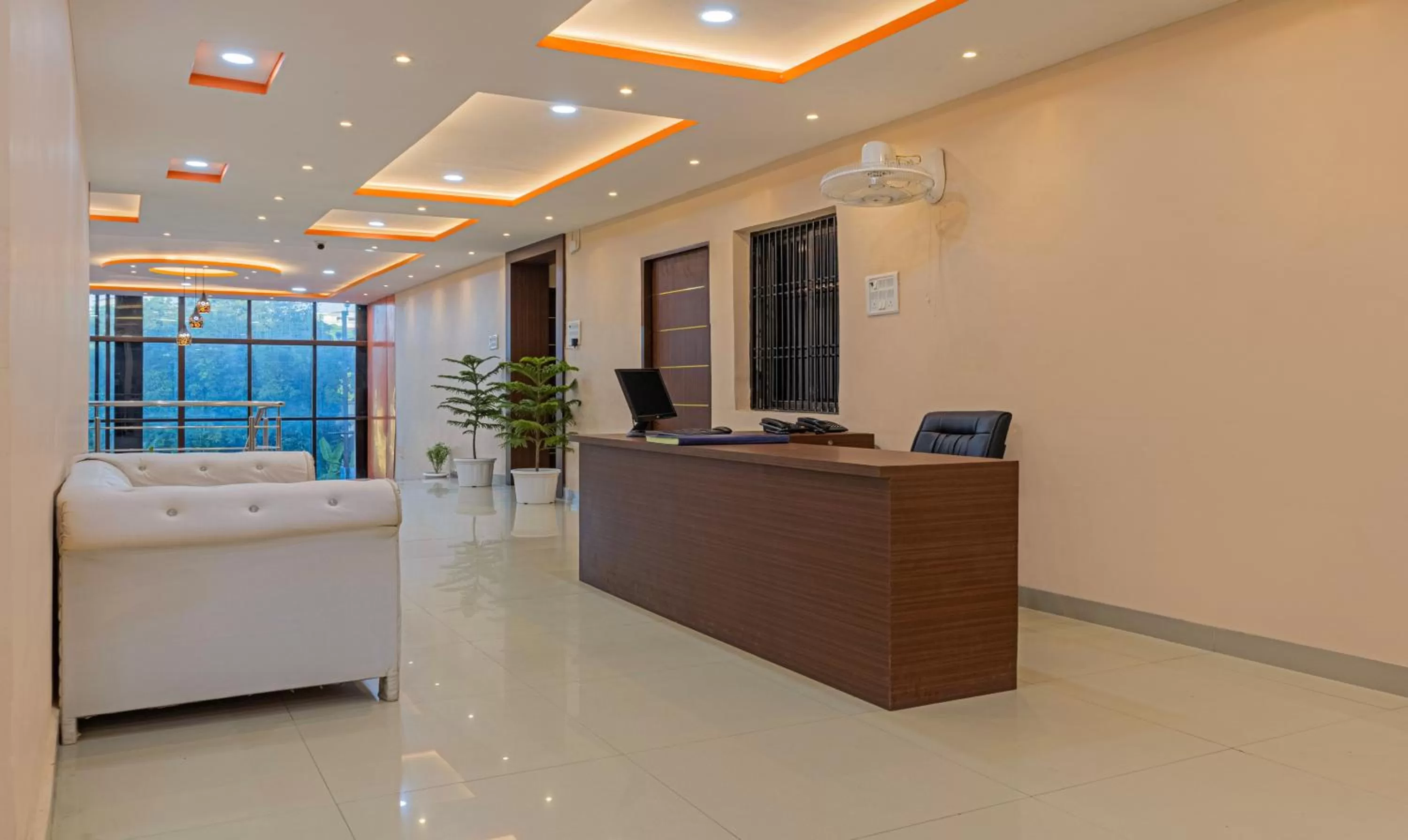 Lobby or reception in Itsy Hotels Kashi Grand, BHU
