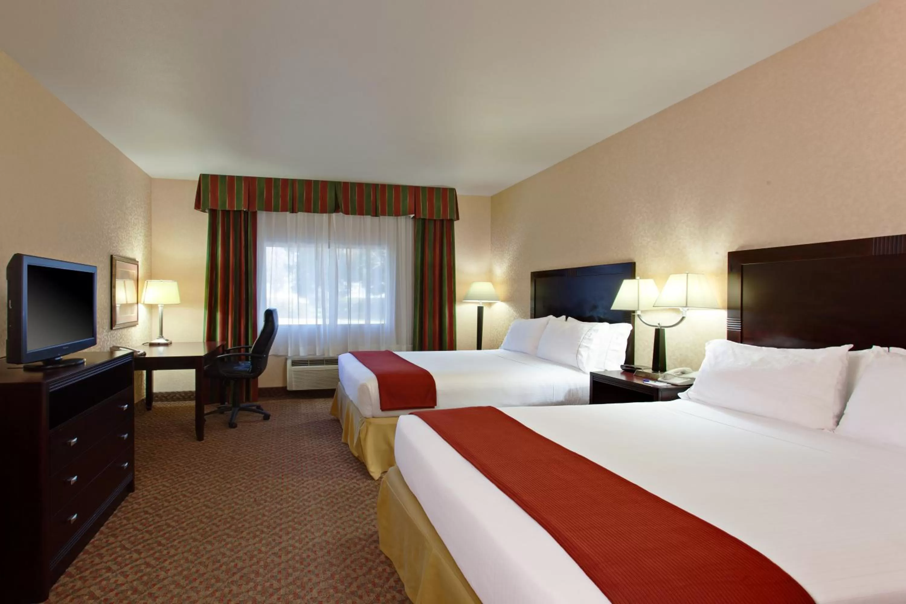 Photo of the whole room, Bed in Holiday Inn Express Temecula by IHG