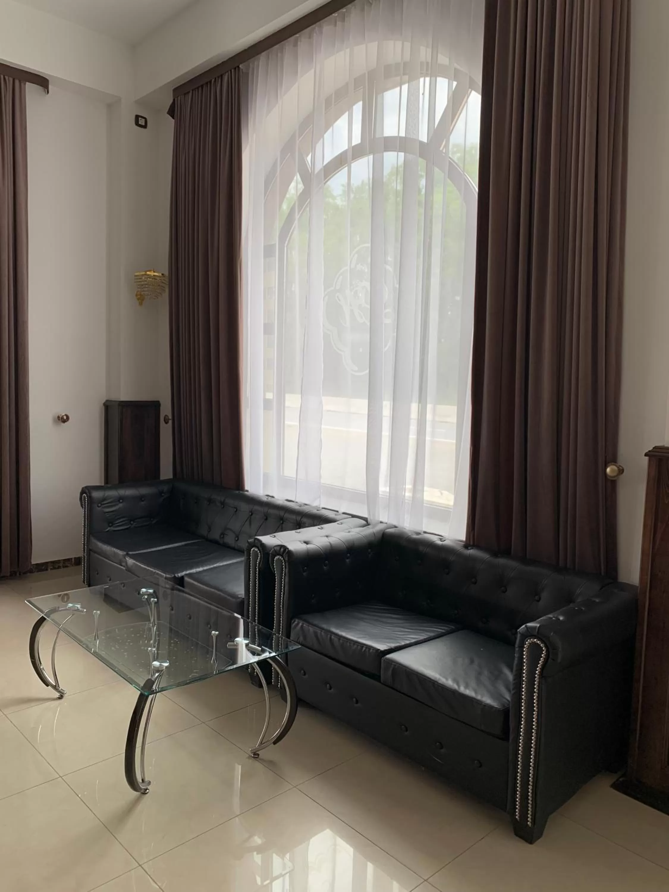 Seating Area in Laura Holiday