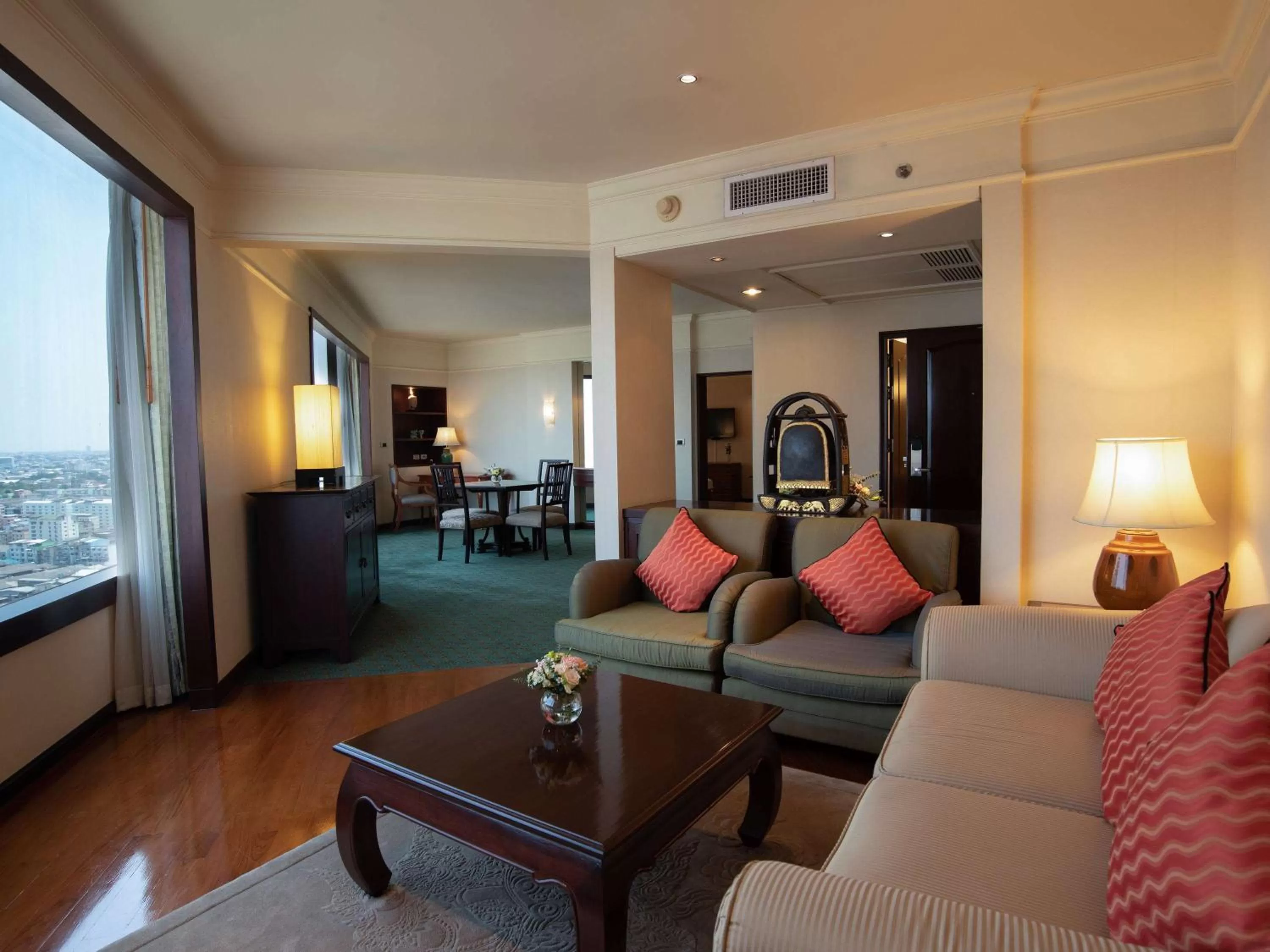 Photo of the whole room in Swissotel Bangkok Ratchada