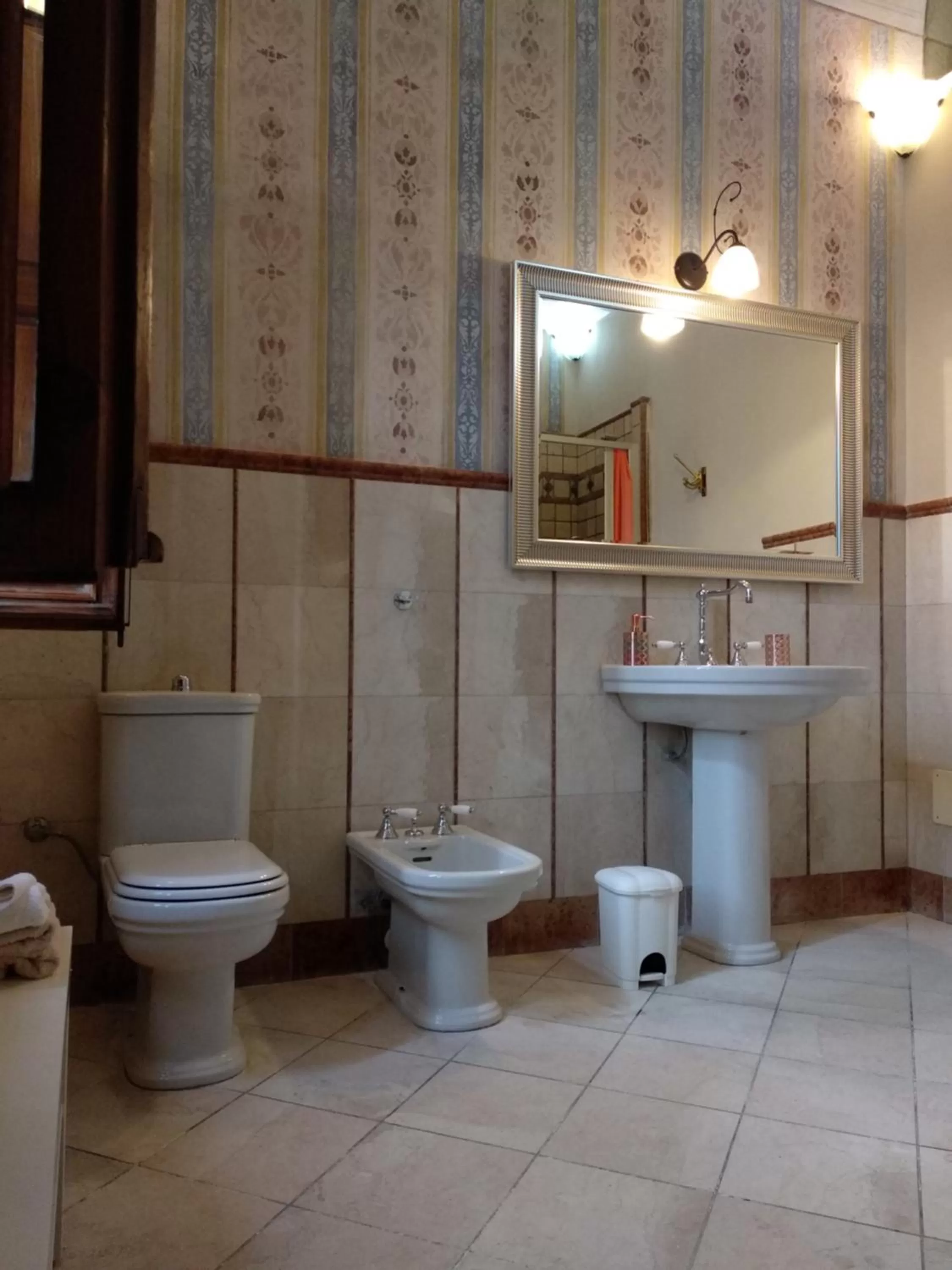 Toilet in B&B Cribò