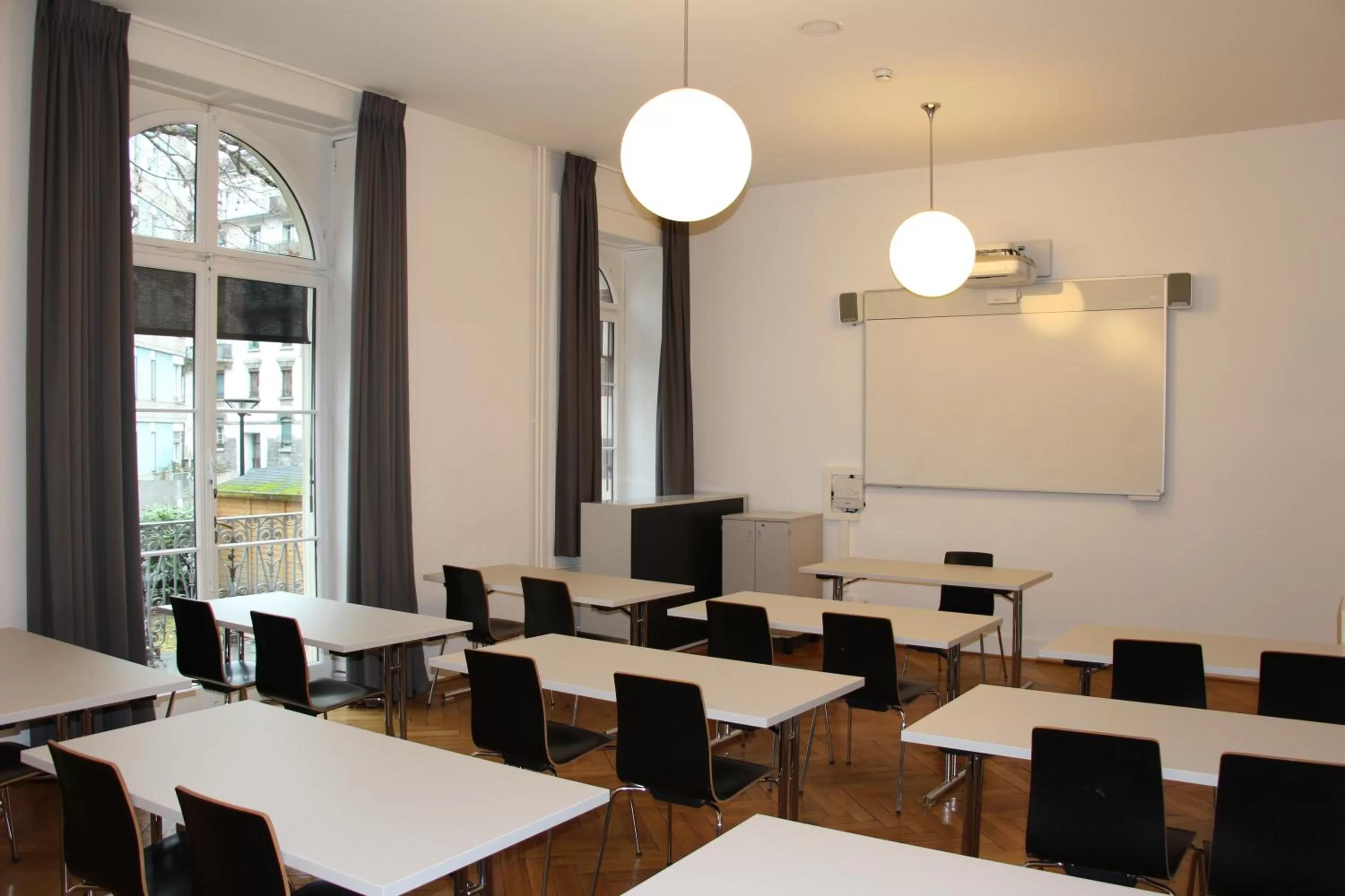 Meeting/conference room in Geneva Hostel