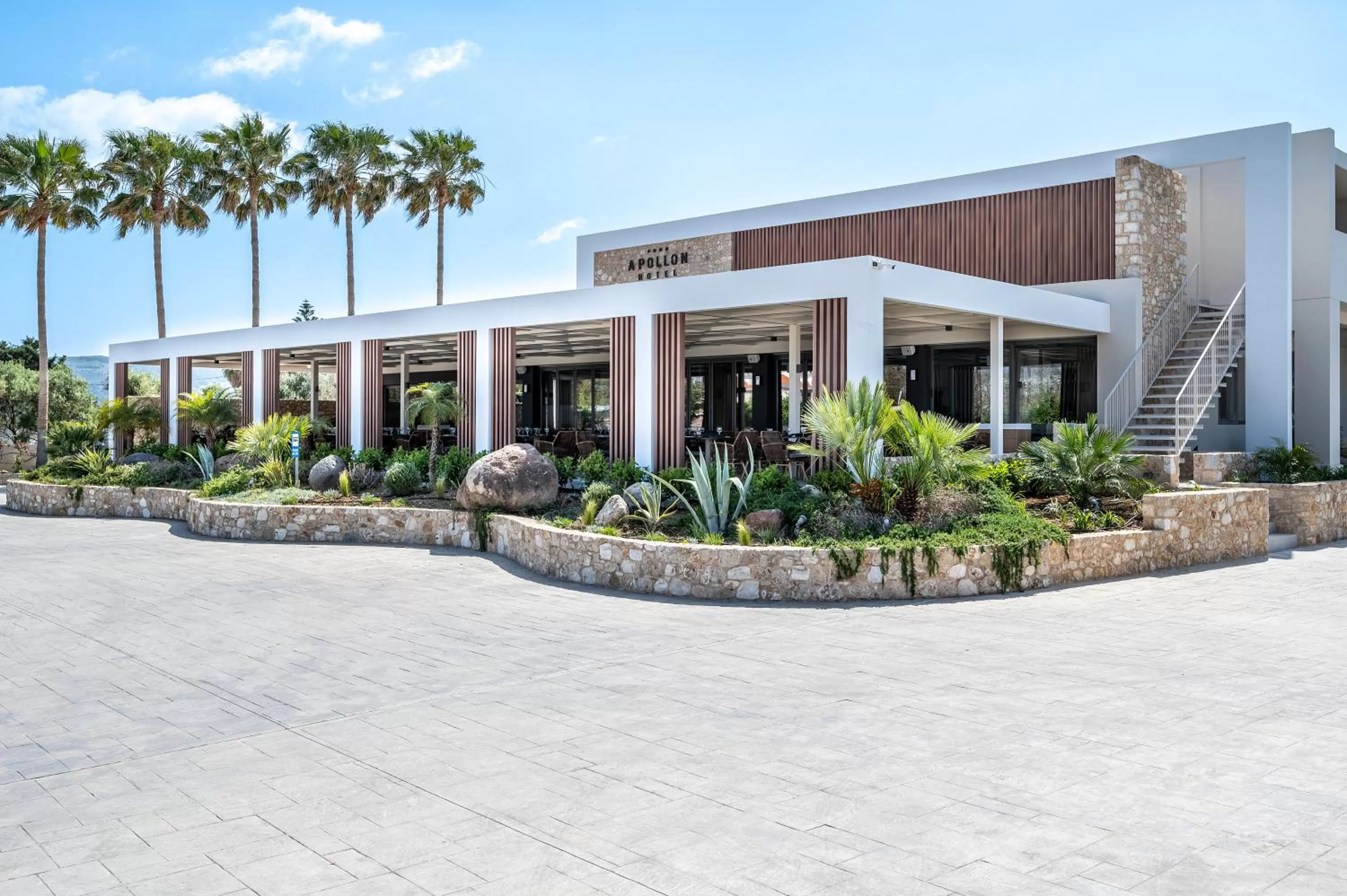 Facade/entrance in Apollon Hotel
