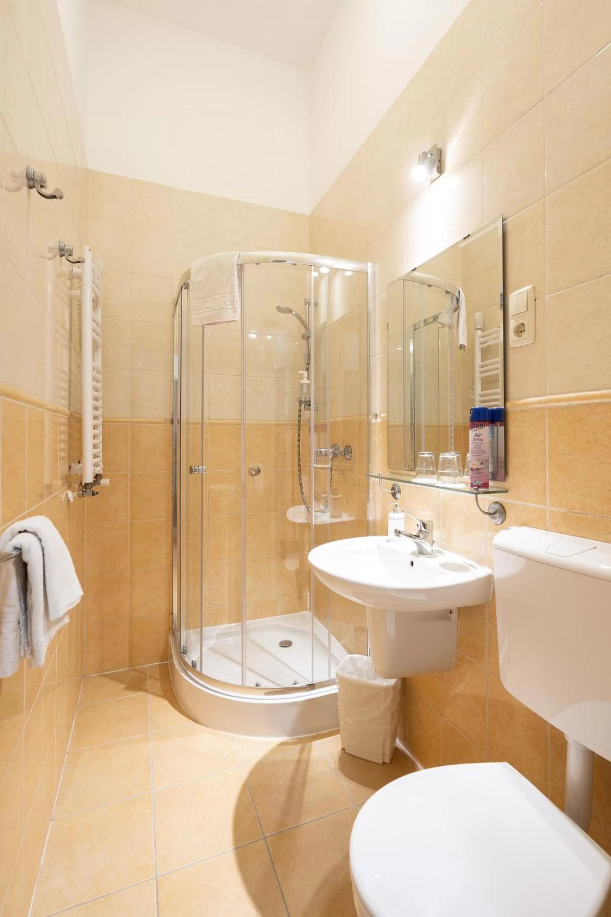 Shower in Budapest Panorama Central